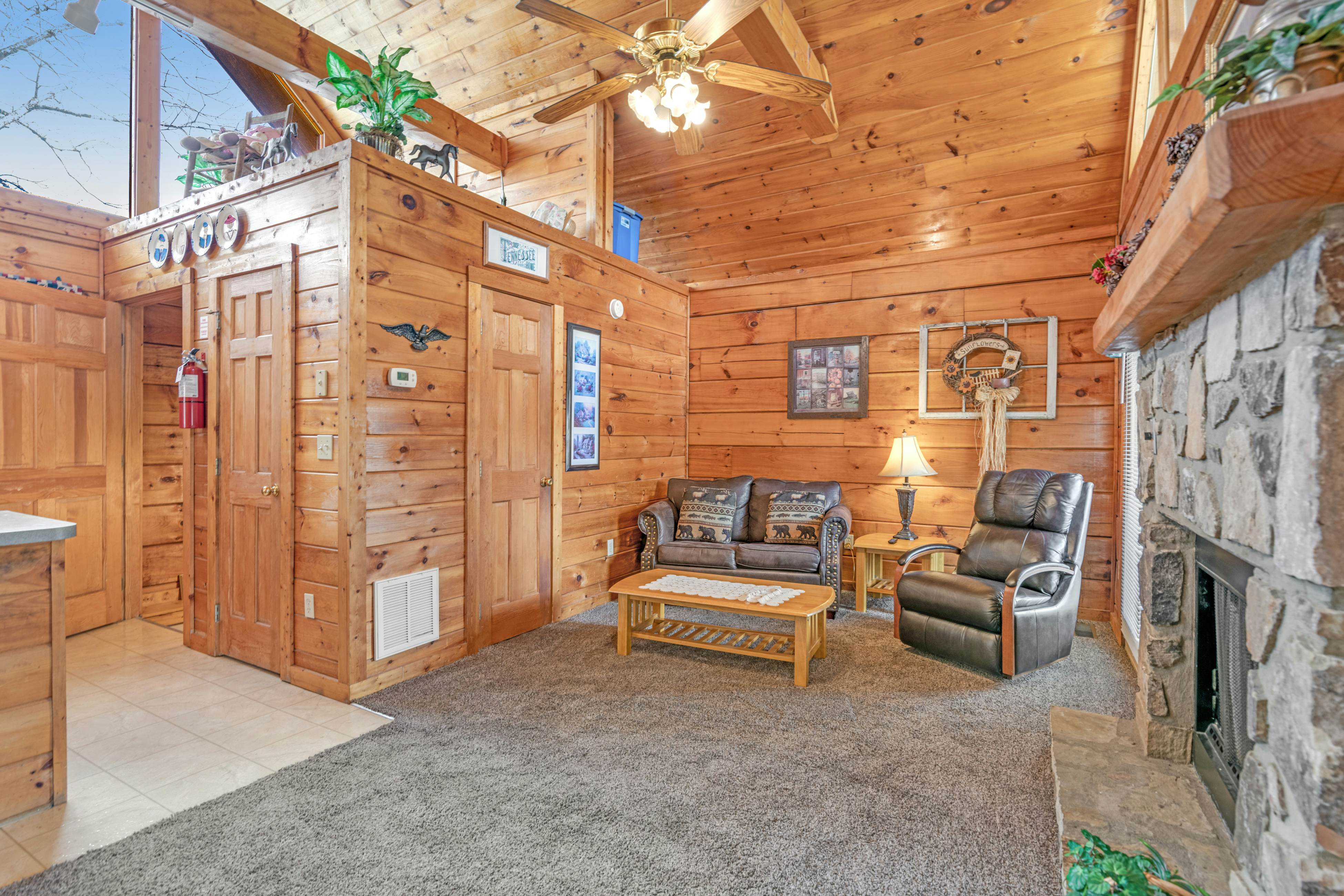 Quaint Cabin with Gas Fireplace & Shared Seasonal Pool - Free Attraction Tickets