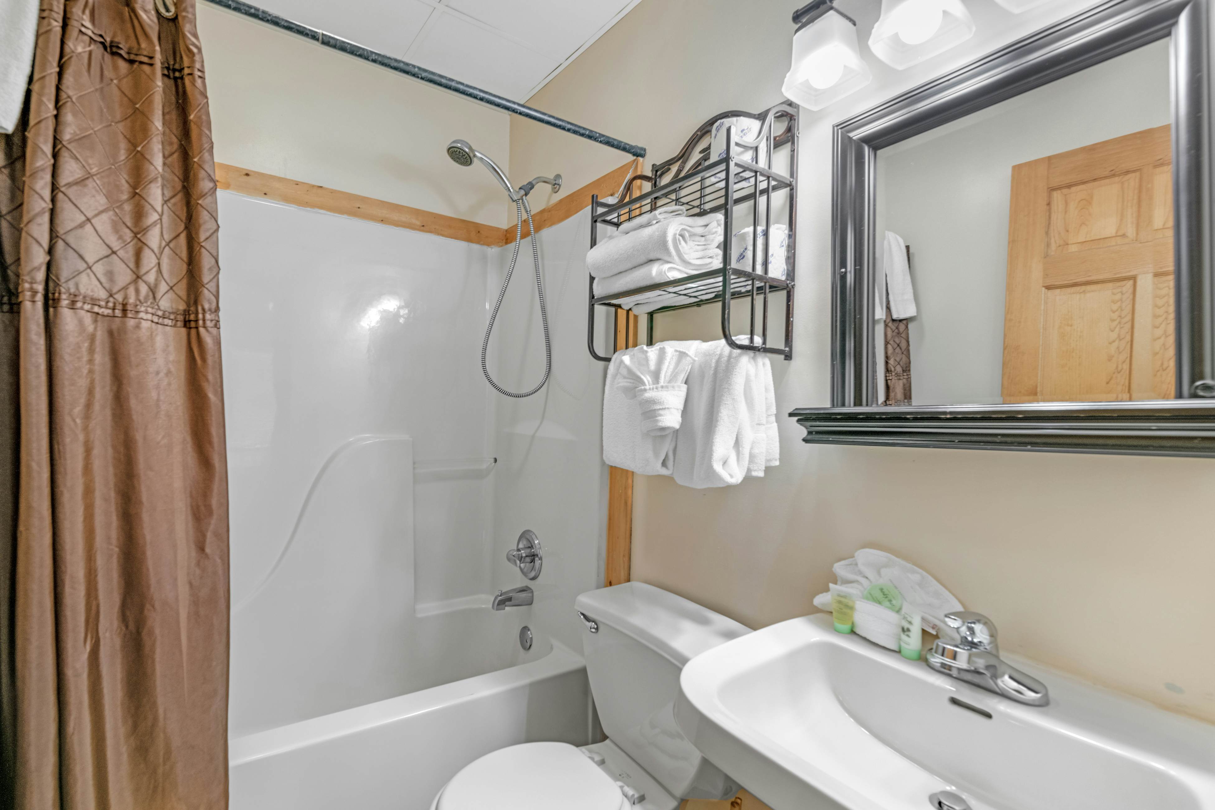 Quaint Cabin with Gas Fireplace & Shared Seasonal Pool - Free Attraction Tickets