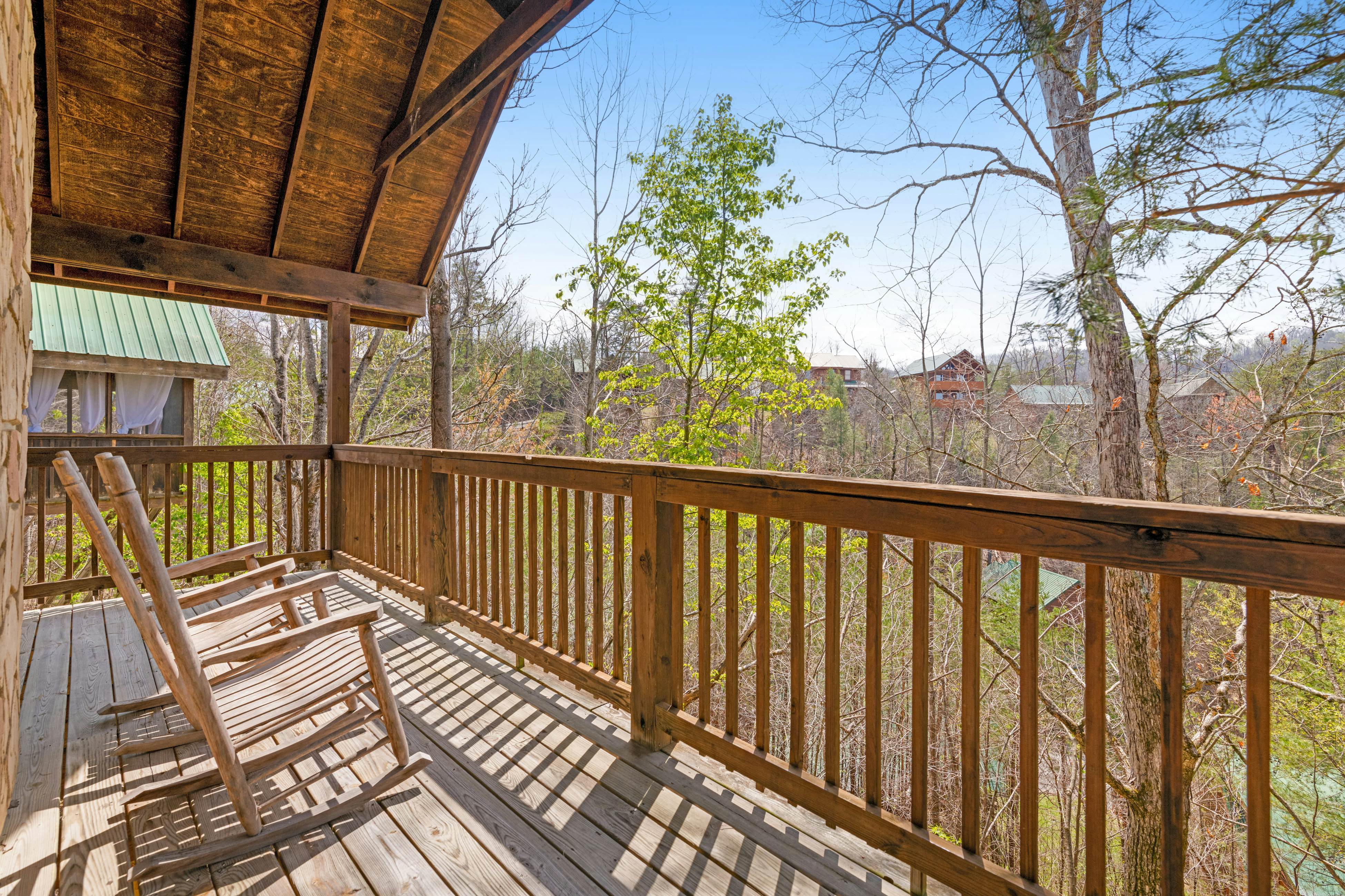 Quaint Cabin with Gas Fireplace & Shared Seasonal Pool - Free Attraction Tickets