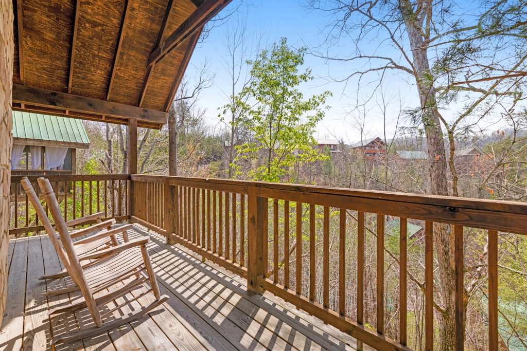 0.7 Mi to DT Pigeon Forge・Couples Escape・Pool Use