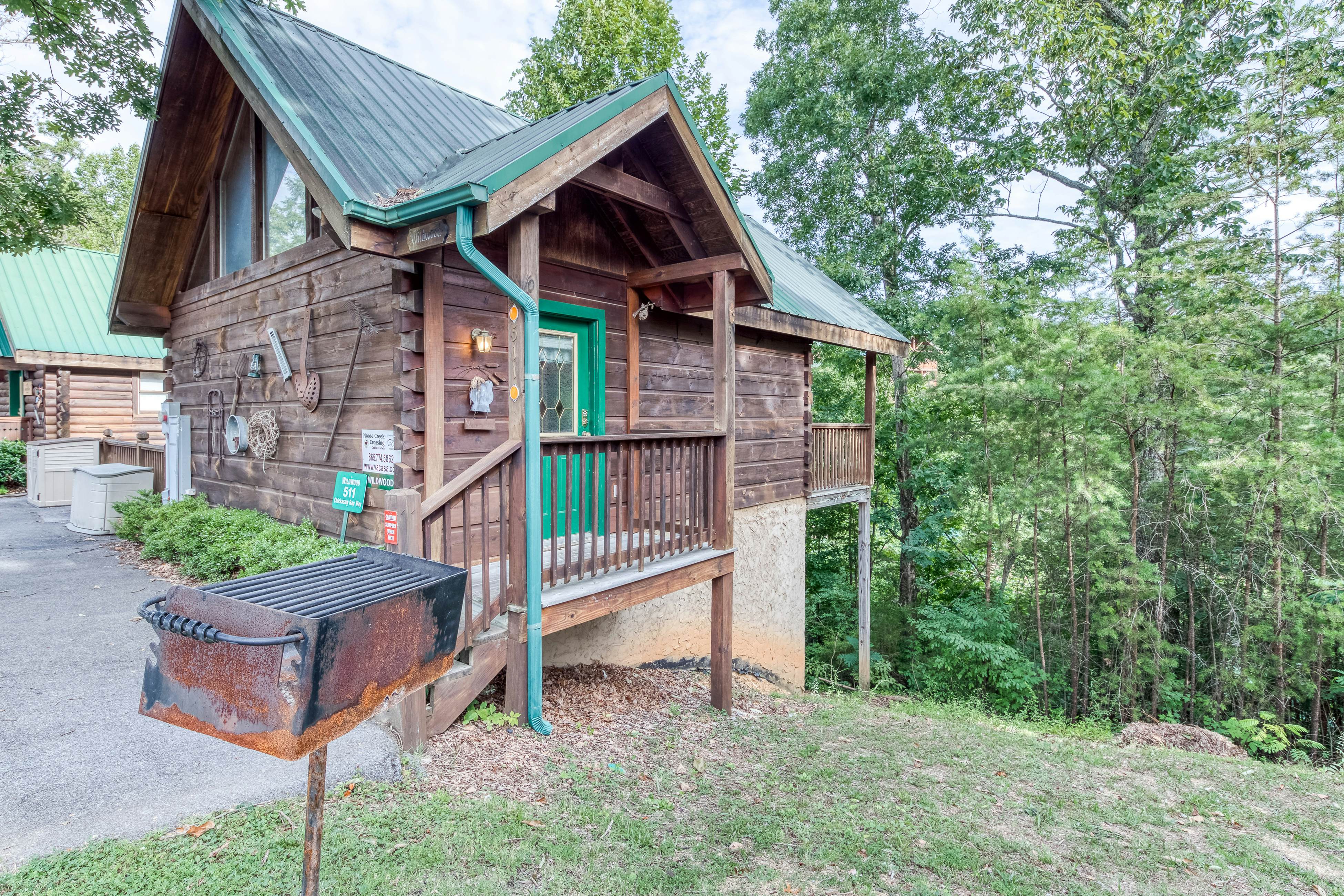 Quaint Cabin with Gas Fireplace & Shared Seasonal Pool - Free Attraction Tickets