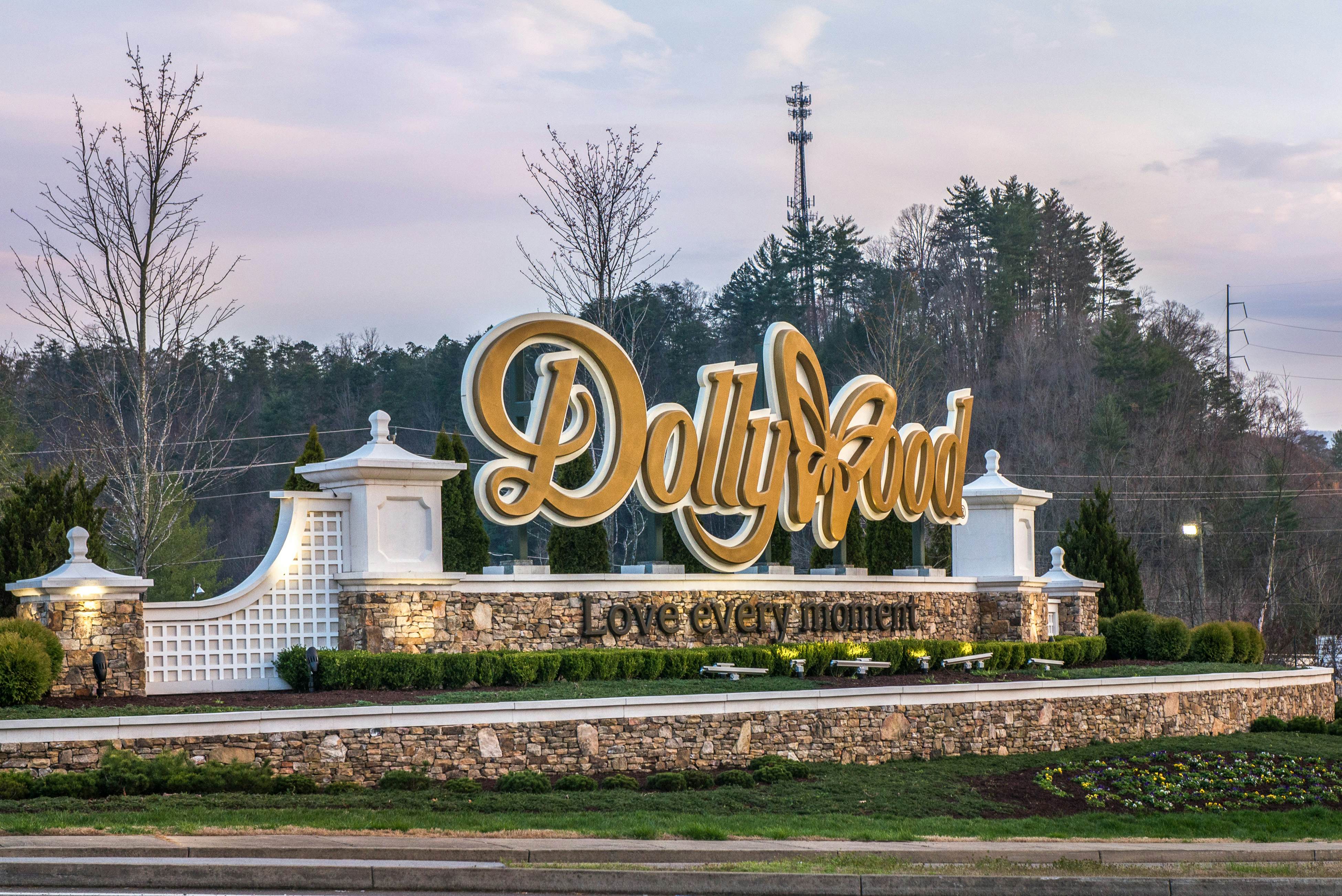 Quaint Cabin with Gas Fireplace & Shared Seasonal Pool - Free Attraction Tickets