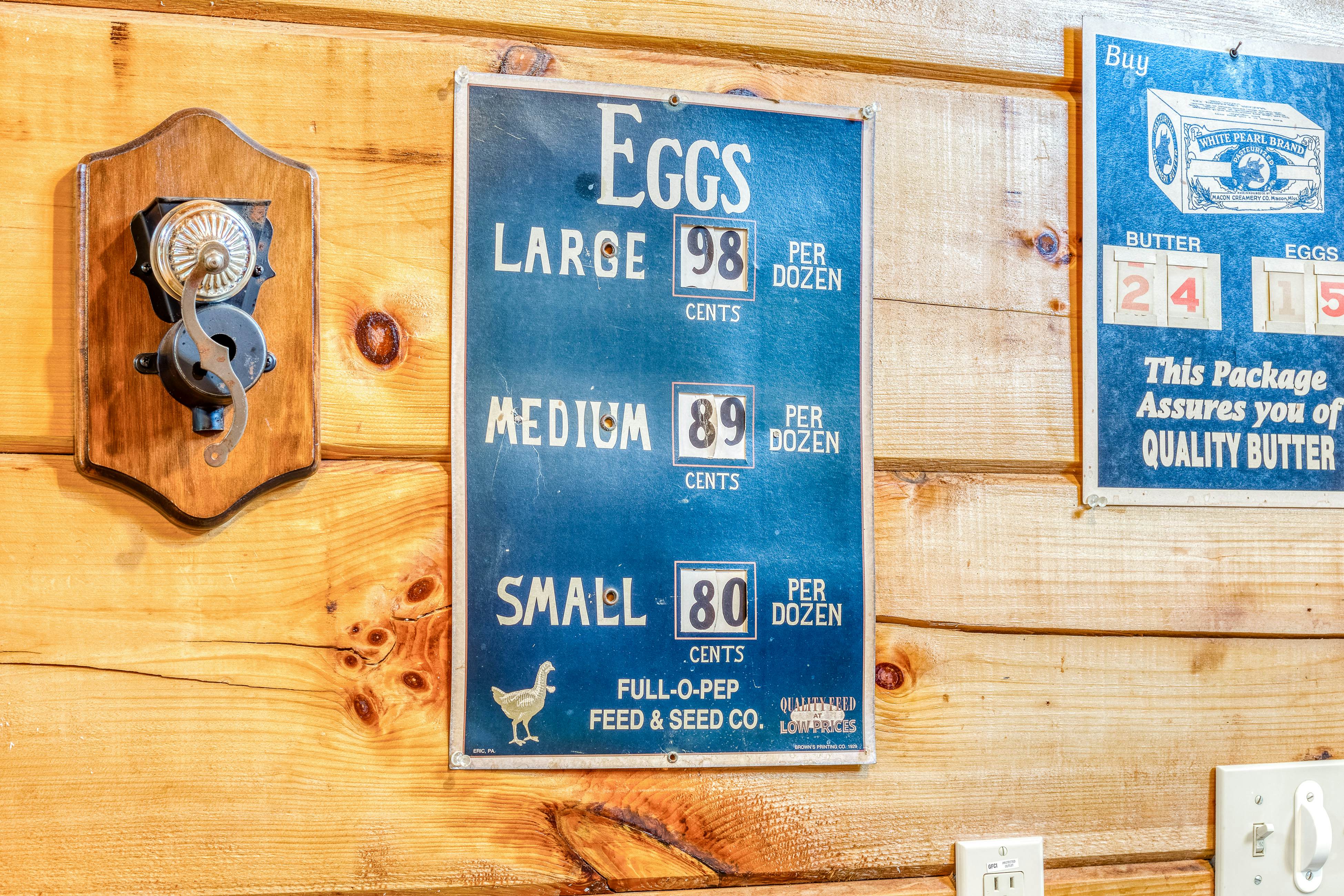 Quaint Cabin with Gas Fireplace & Shared Seasonal Pool - Free Attraction Tickets