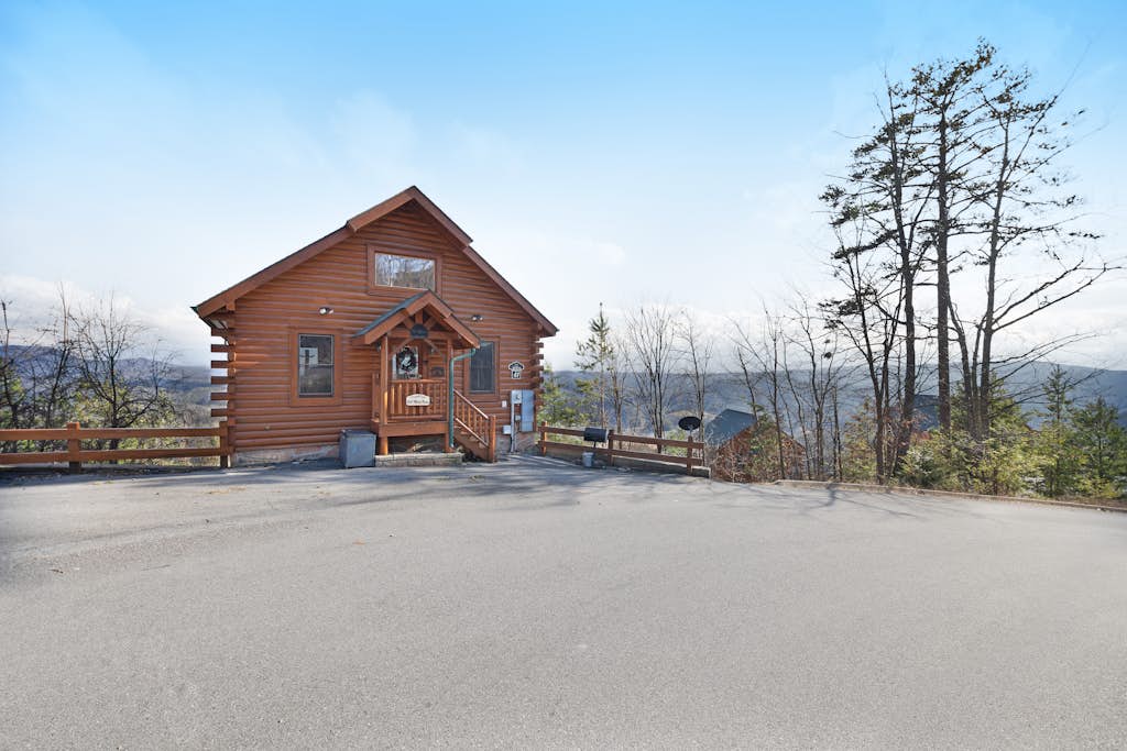 Amazing Mtn Views Cabin, Sleeps 4, Hot Tub, Deck