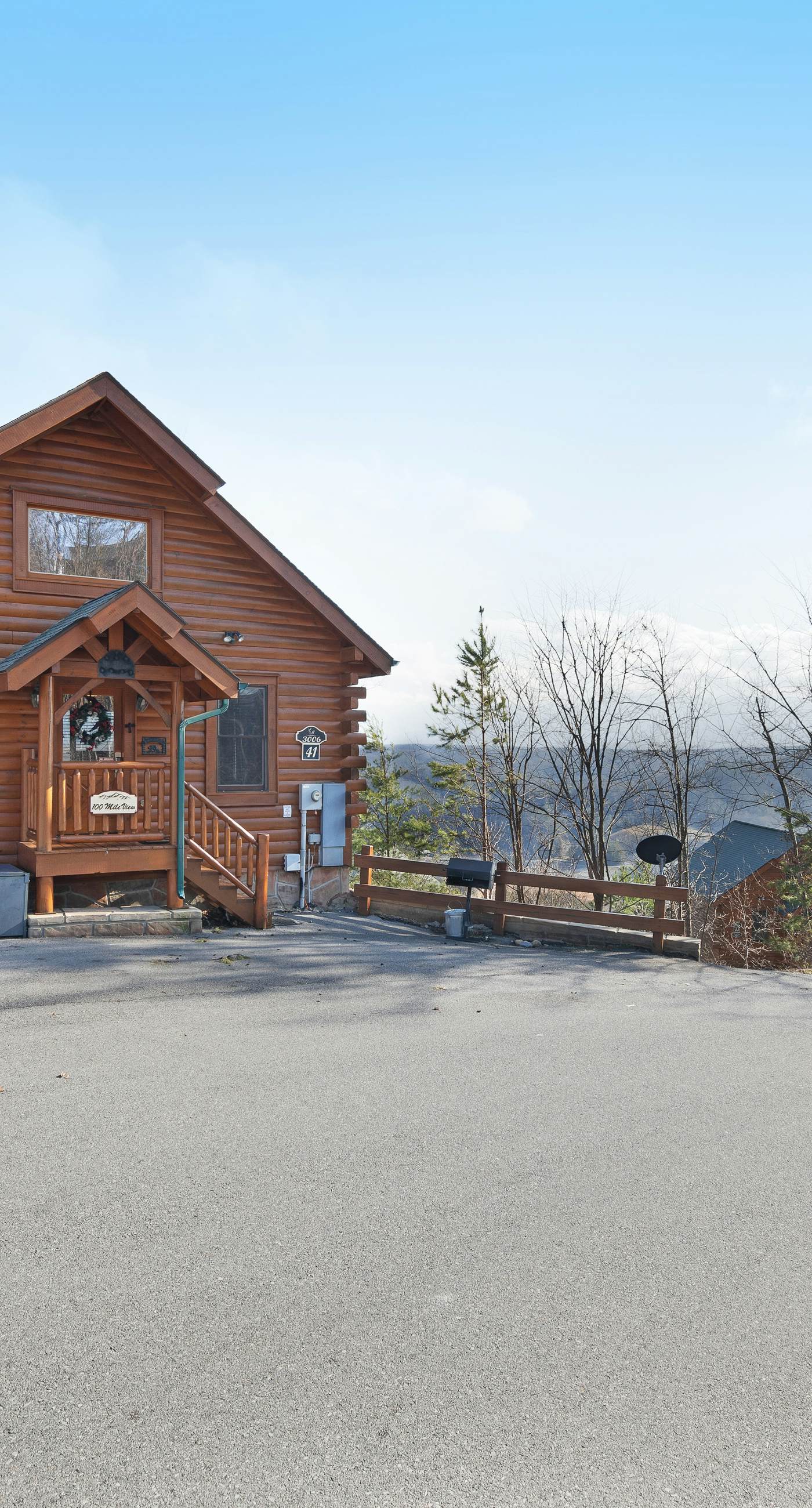 Amazing Mtn Views Cabin, Sleeps 4, Hot Tub, Deck