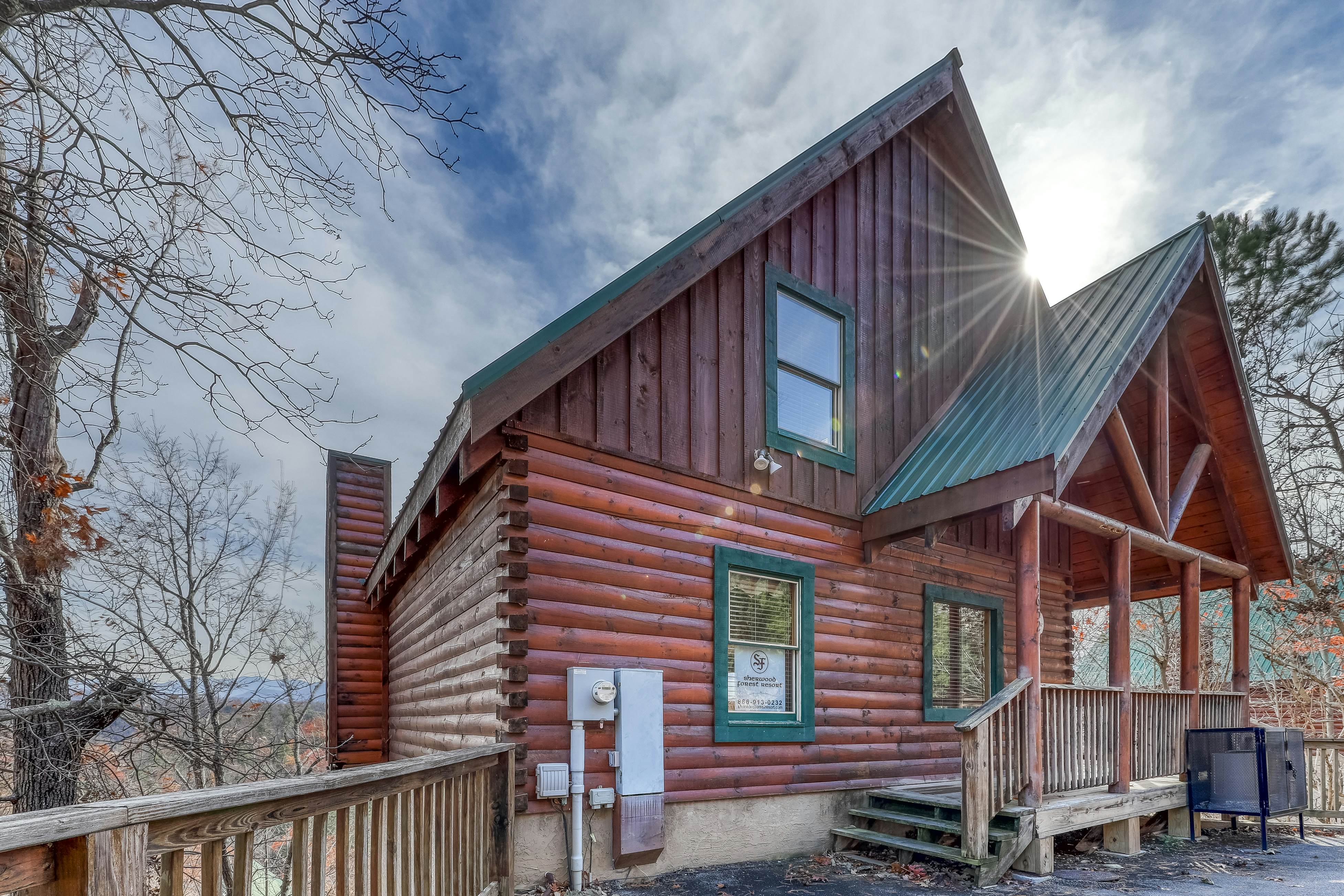 Dog-friendly cabin w/ Free Attraction Tickets, gorgeous views, a private hot tub