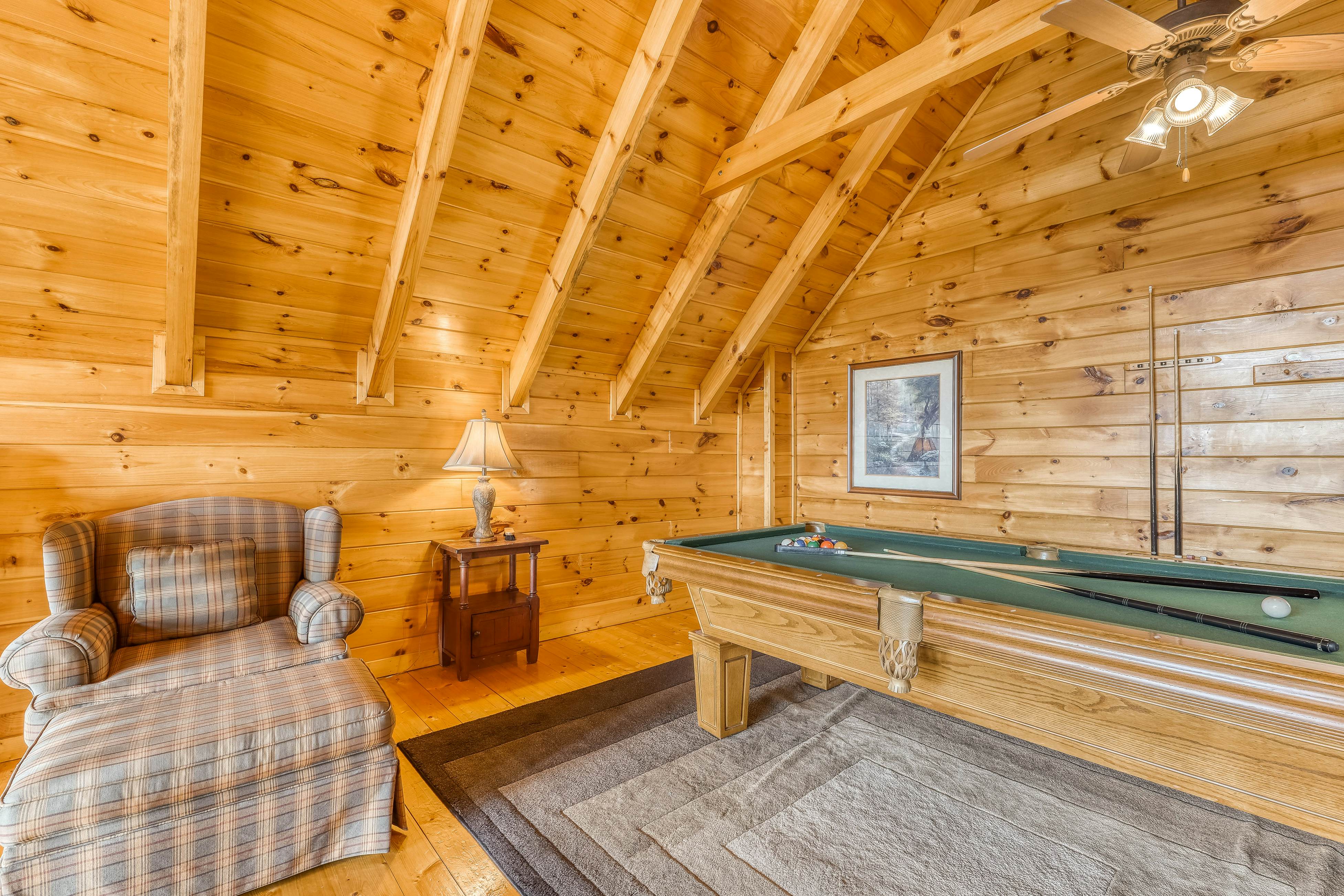 Dog-friendly cabin w/ Free Attraction Tickets, gorgeous views, a private hot tub