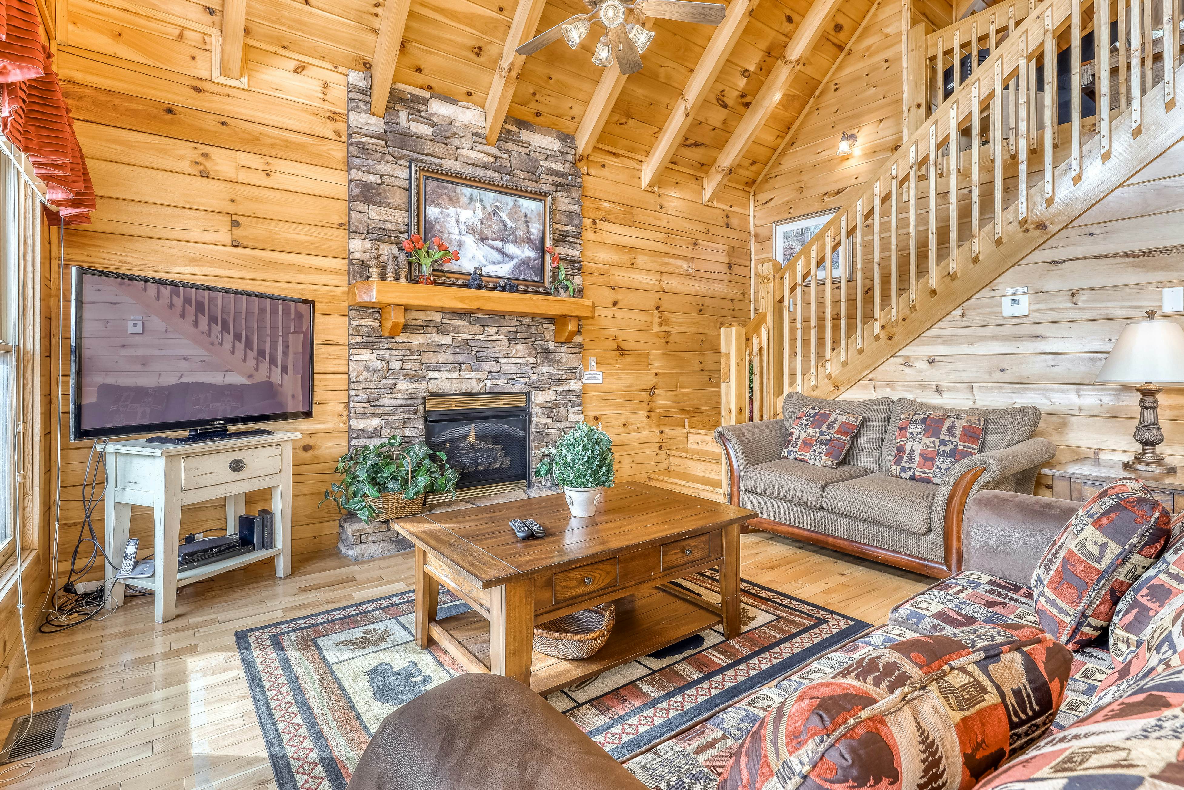 Luxury cabin w/ Free Attraction Tickets, mountain views, hot tub, & shared pool