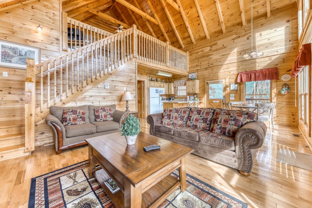 Luxe Cabin, Sleeps 4, Mtn views, Hot Tub, Shared Pool