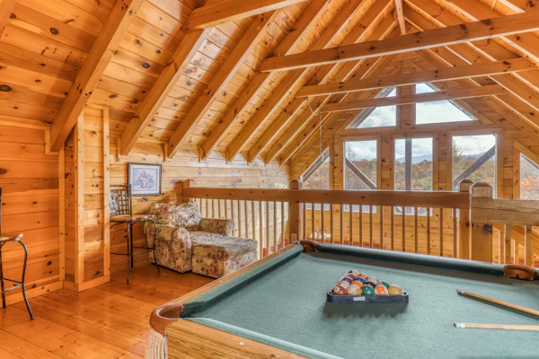 Luxe Cabin, Sleeps 4, Mtn views, Hot Tub, Shared Pool