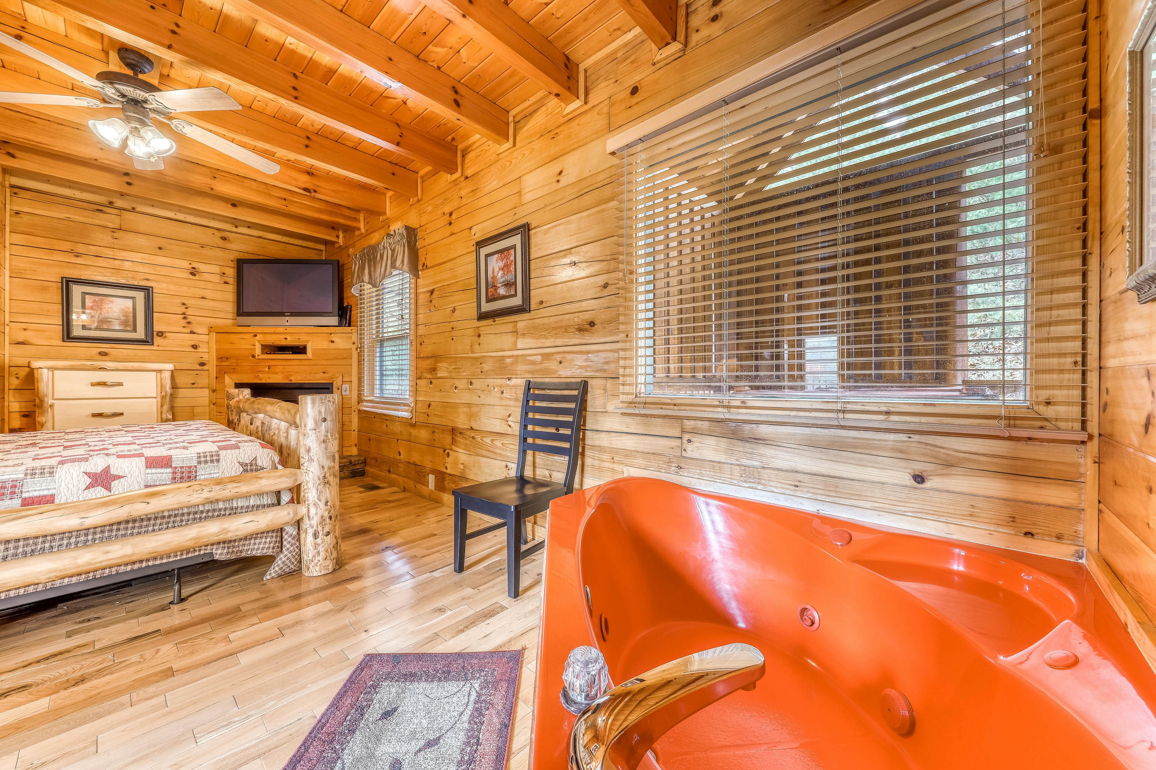 Luxury cabin w/ Free Attraction Tickets, mountain views, hot tub, & shared pool