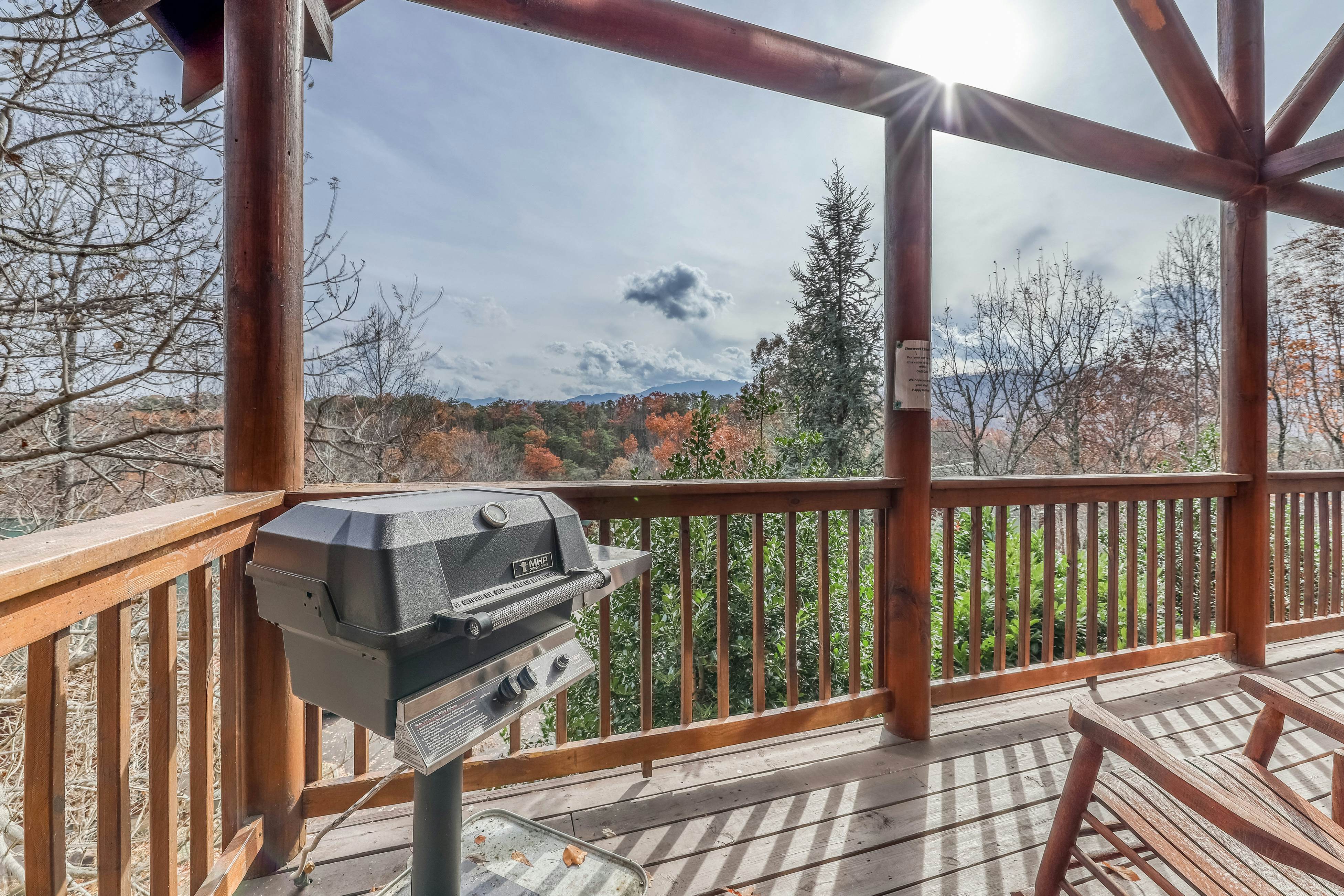 Luxury cabin w/ Free Attraction Tickets, mountain views, hot tub, & shared pool