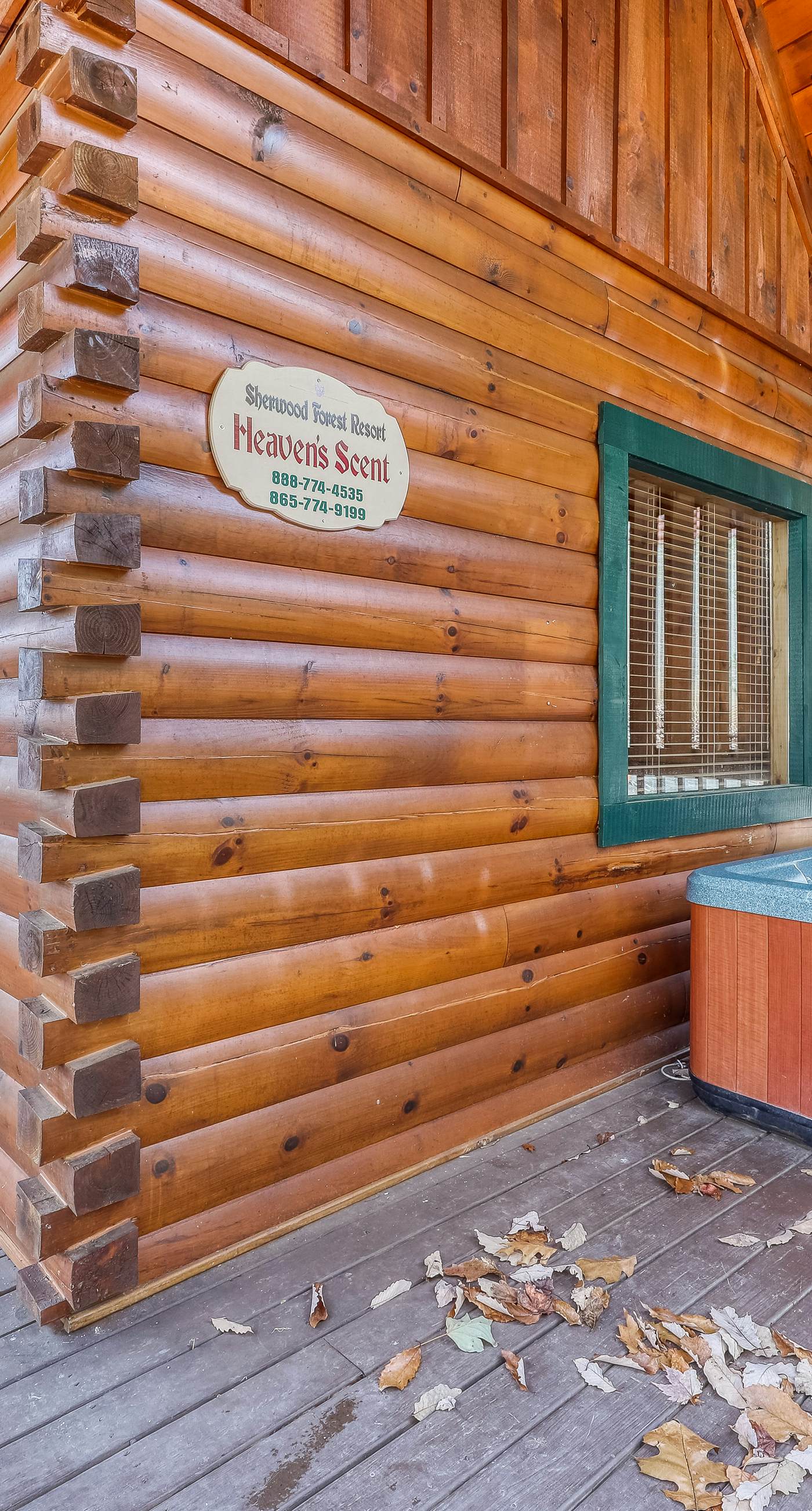 Luxe Cabin, Sleeps 4, Mtn views, Hot Tub, Shared Pool