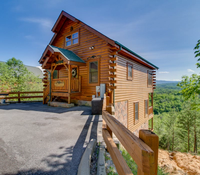 Cabin W Amazing Views, Hot Tub, Shared Sauna-Pool