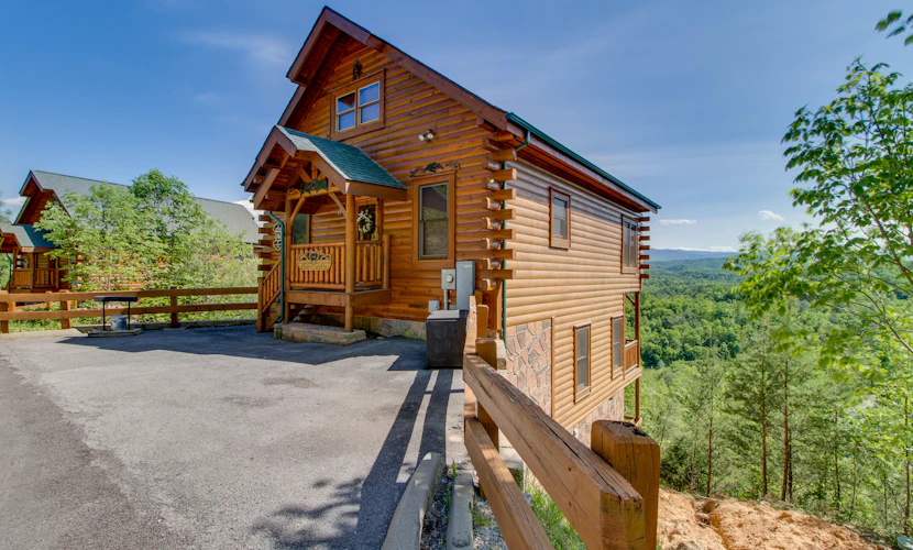 Cabin W Amazing Views, Hot Tub, Shared Sauna-Pool