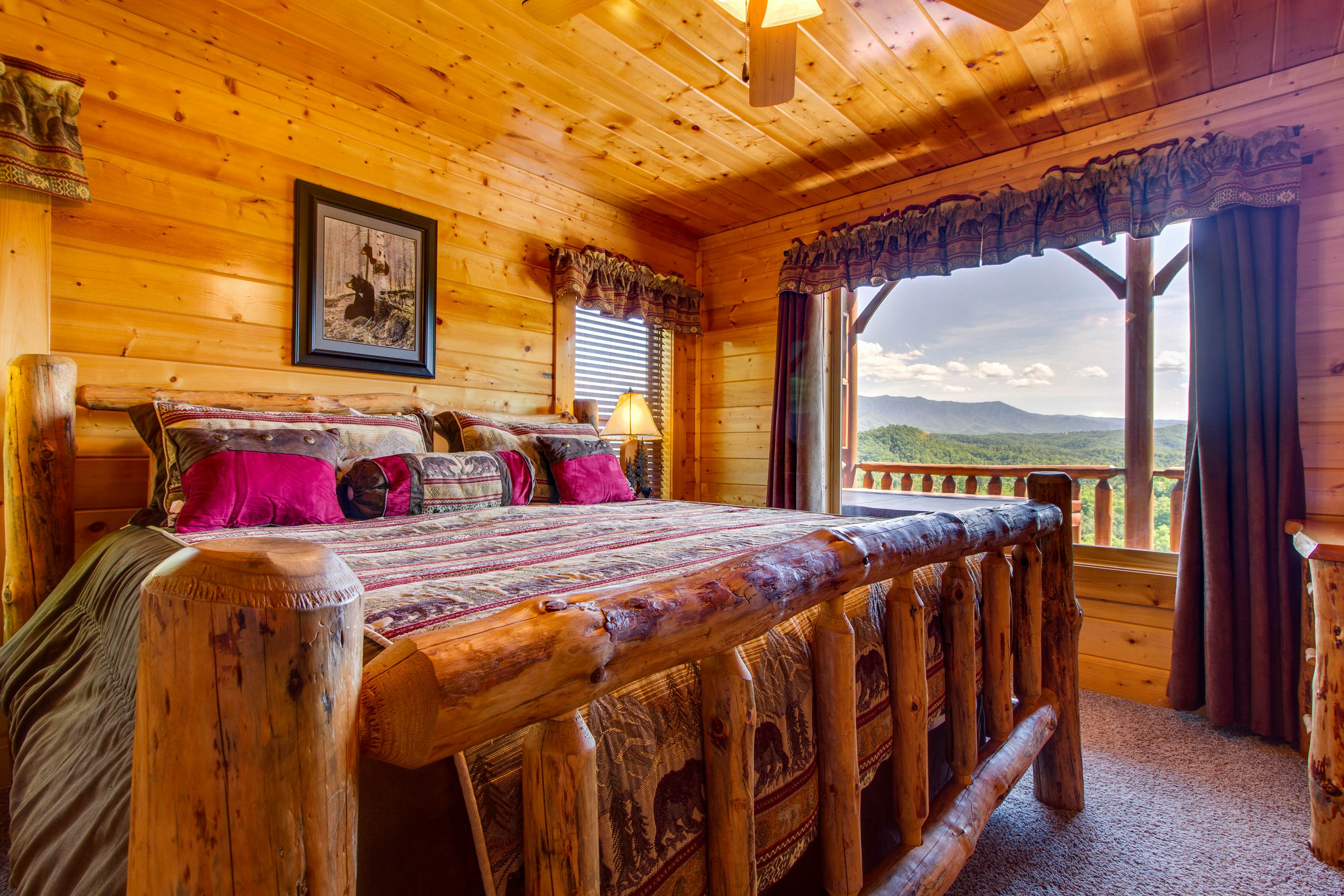Cabin w/ amazing views, sauna, pool & private hot tub + free attraction tickets