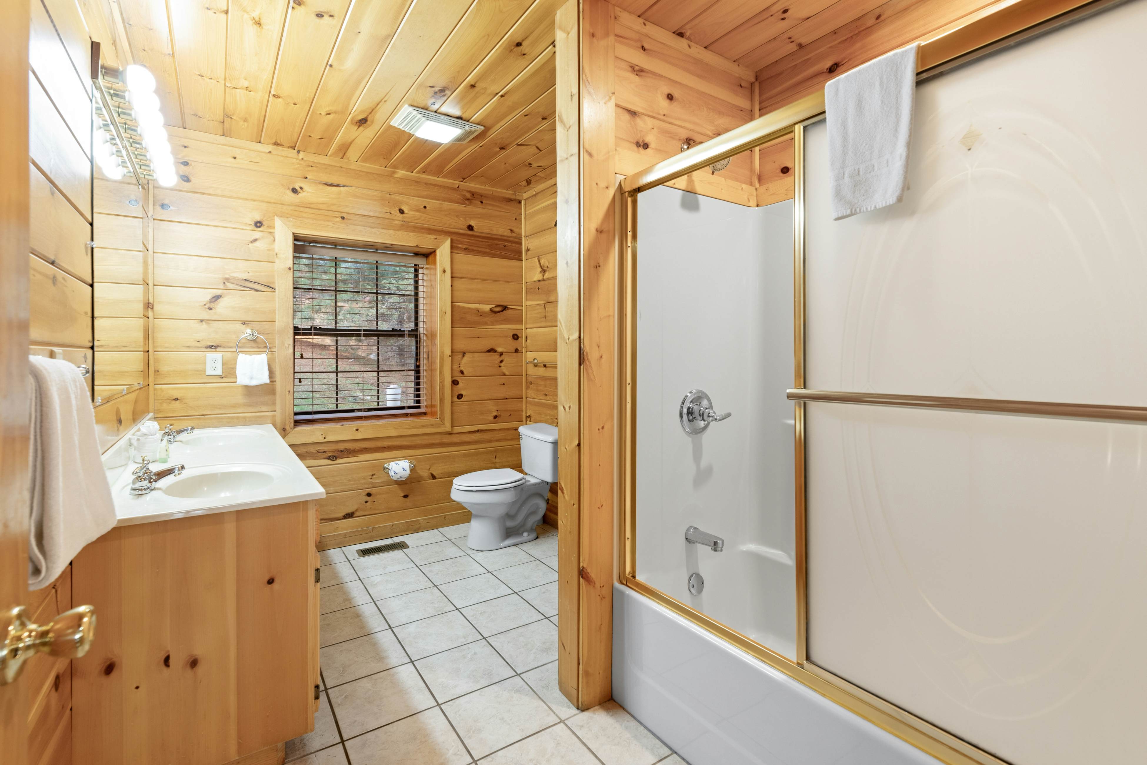 Rustic log cabin w/ Free Attraction Tickets, mountain views, hot tub, & games