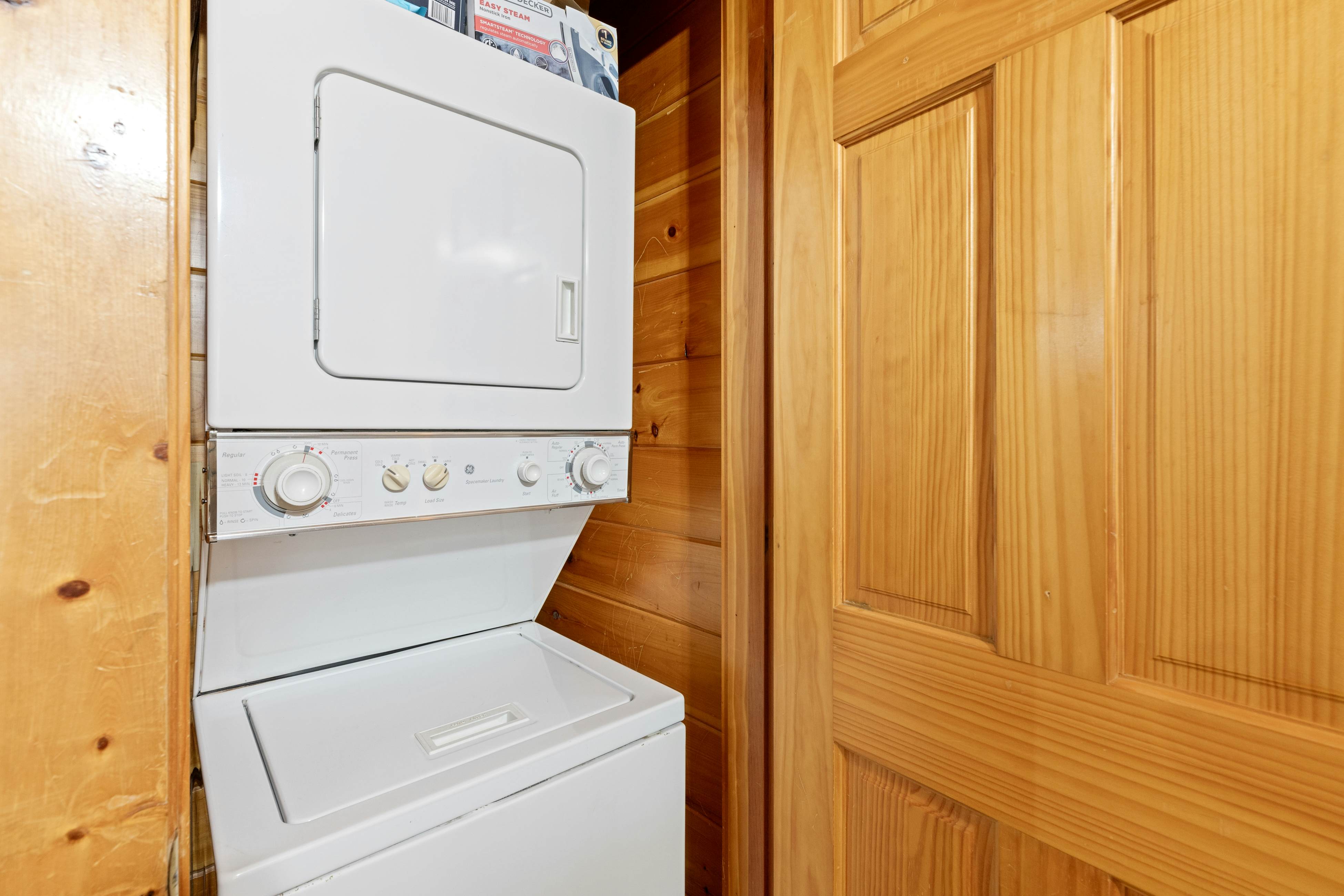 Rustic log cabin w/ Free Attraction Tickets, mountain views, hot tub, & games