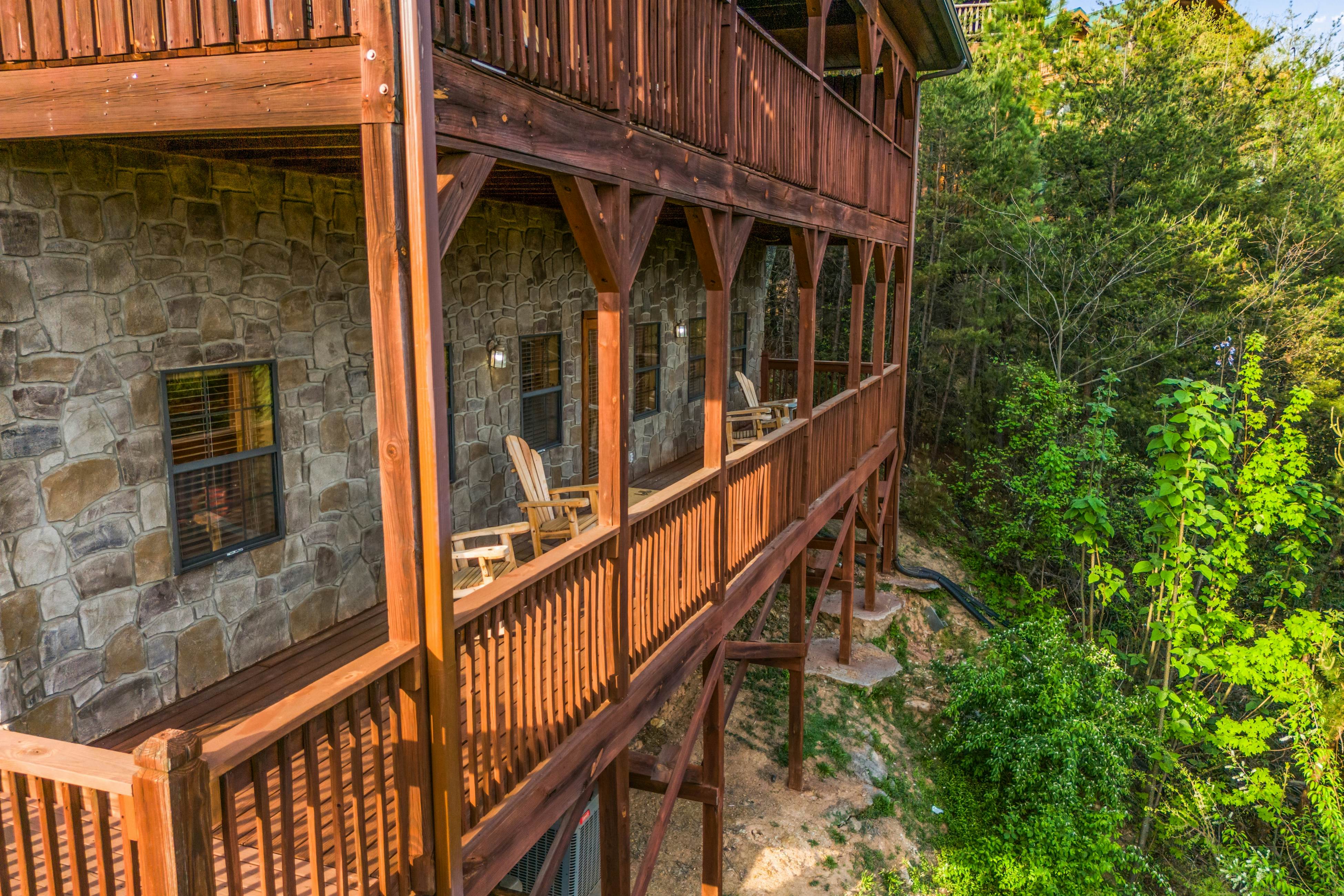 Rustic log cabin w/ Free Attraction Tickets, mountain views, hot tub, & games