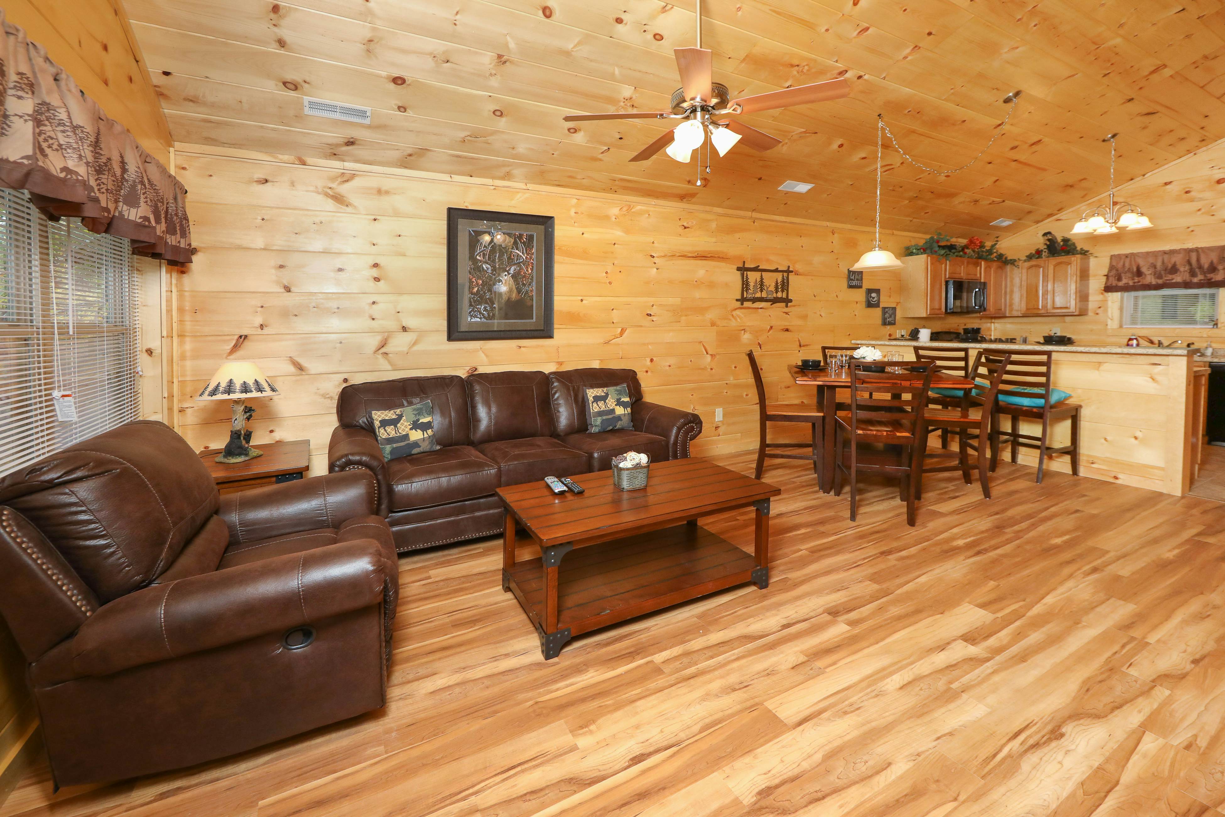 Cozy Cabin, Sleep 8・Theater Room・Pool Table・Deck