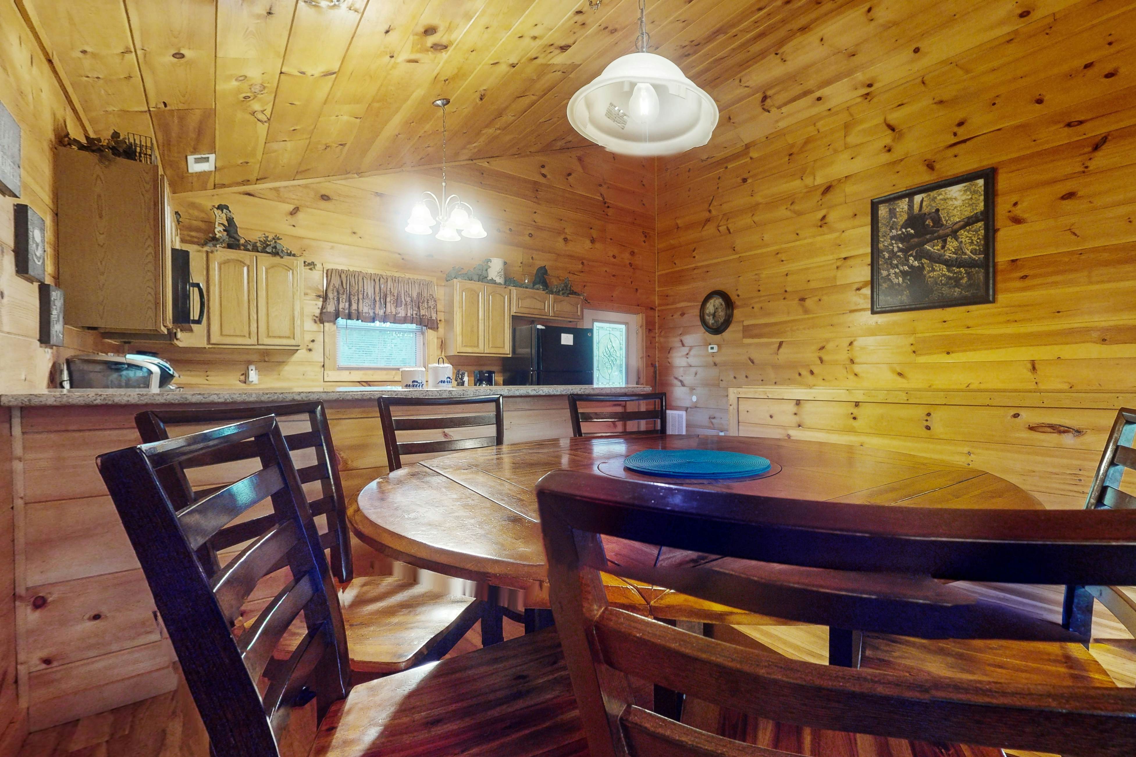 Cozy Cabin, Sleep 8・Theater Room・Pool Table・Deck
