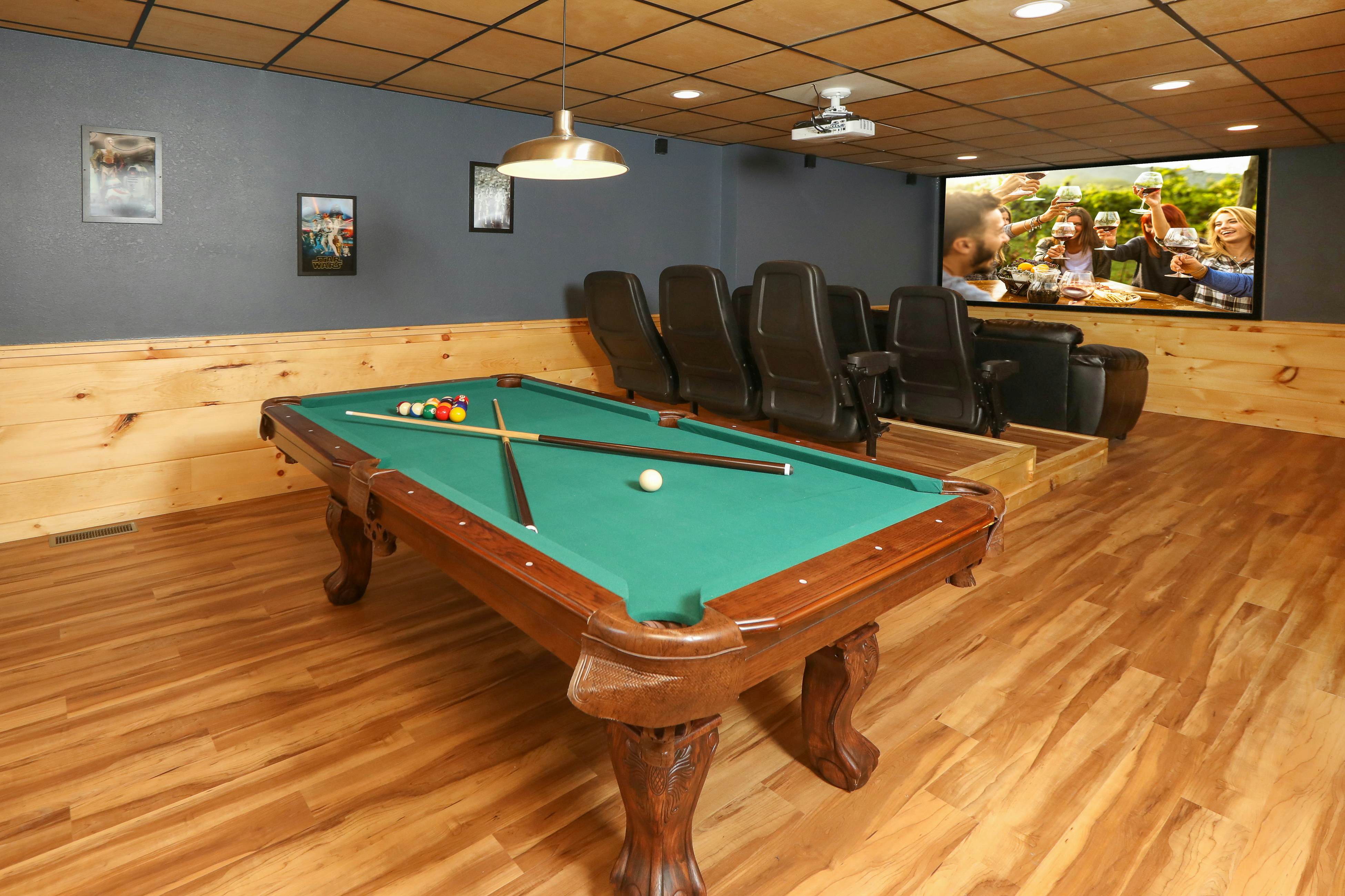 Cozy Cabin, Sleep 8・Theater Room・Pool Table・Deck