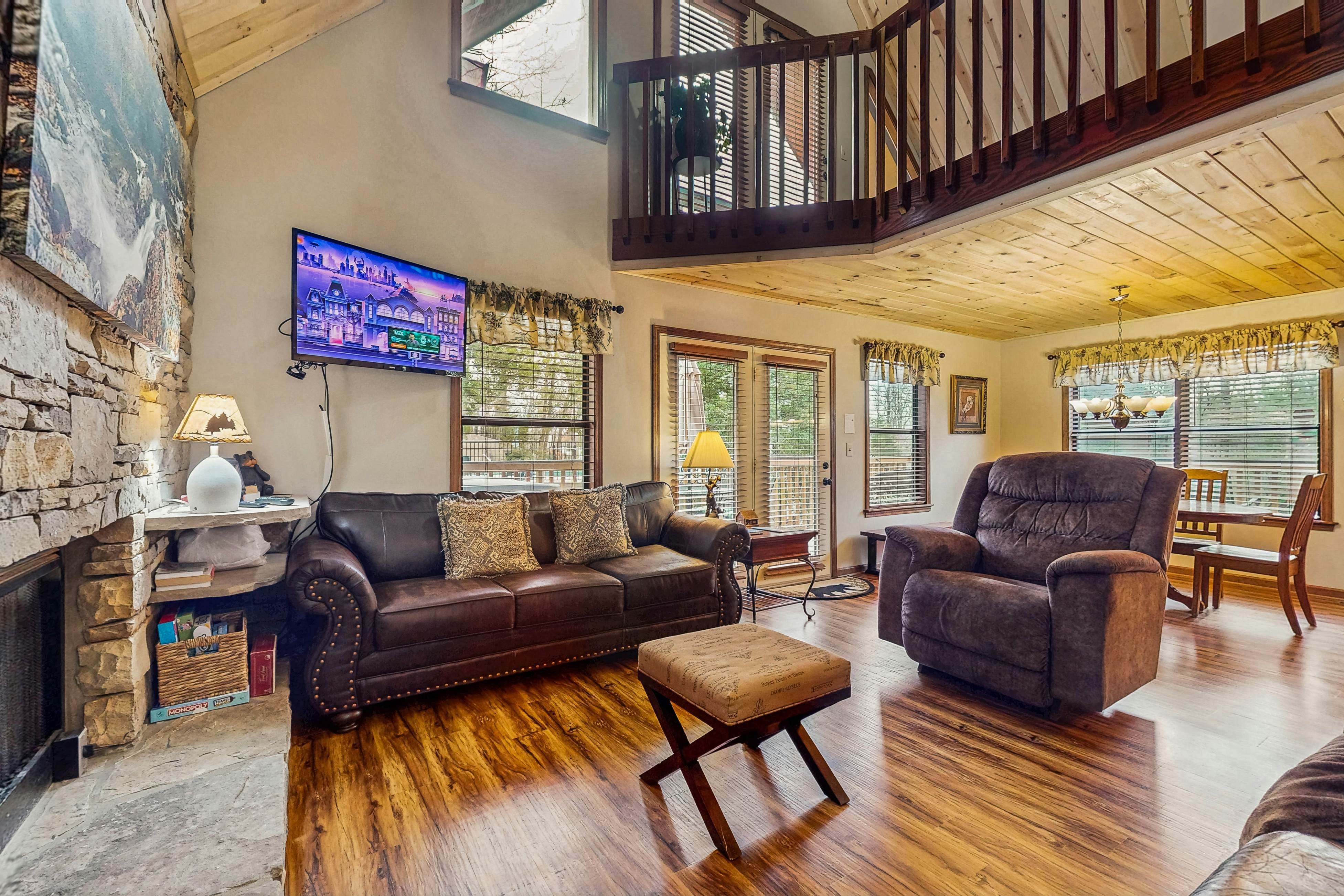 Charming Cabin, Sleep 5・Hot Tub・Arcade・Shared Pool