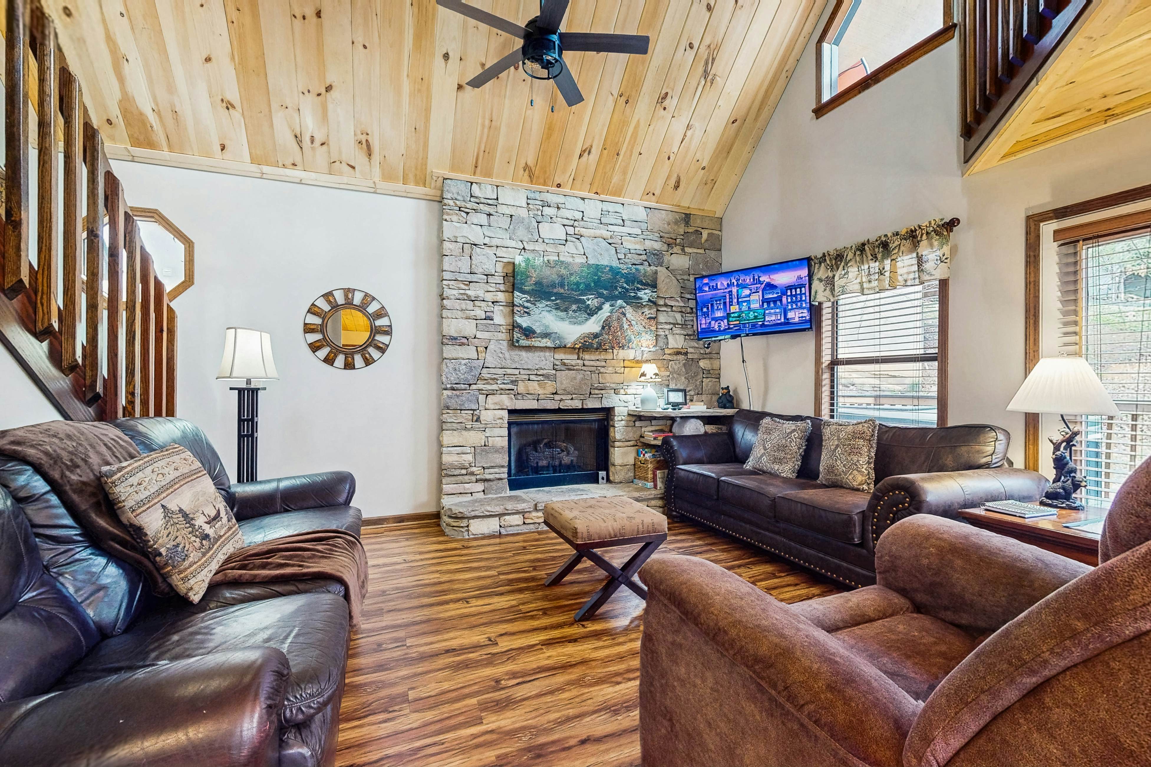 Charming Cabin, Sleep 5・Hot Tub・Arcade・Shared Pool