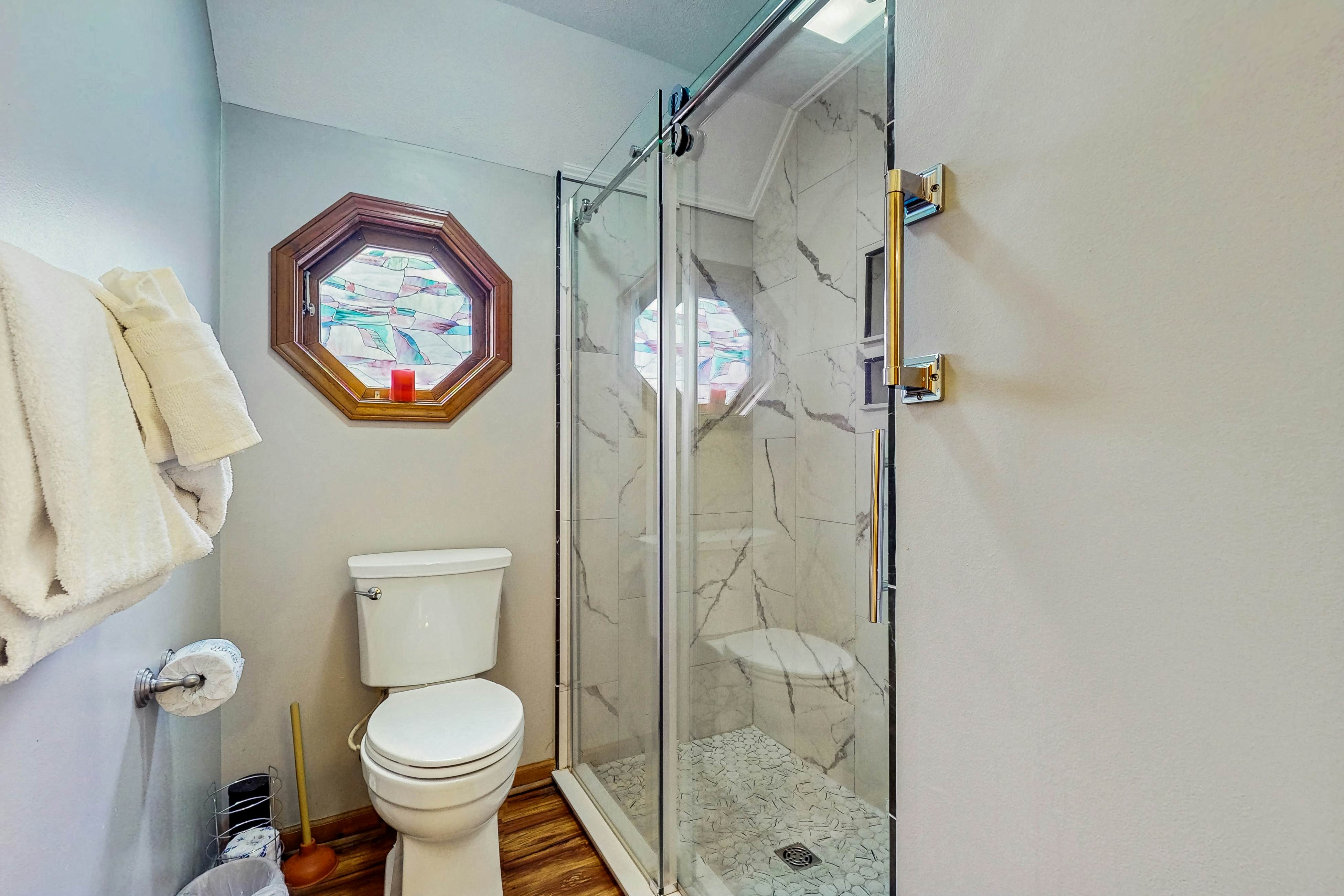 Charming Cabin, Sleep 5・Hot Tub・Arcade・Shared Pool