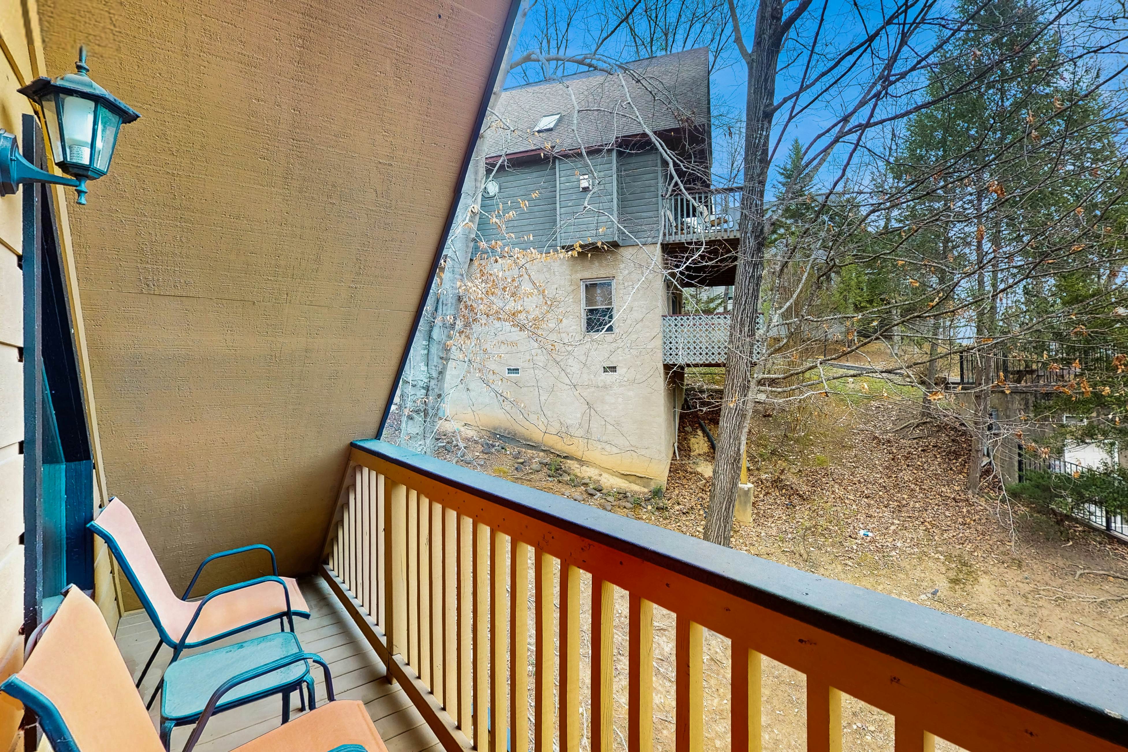 Charming Cabin, Sleep 5・Hot Tub・Arcade・Shared Pool