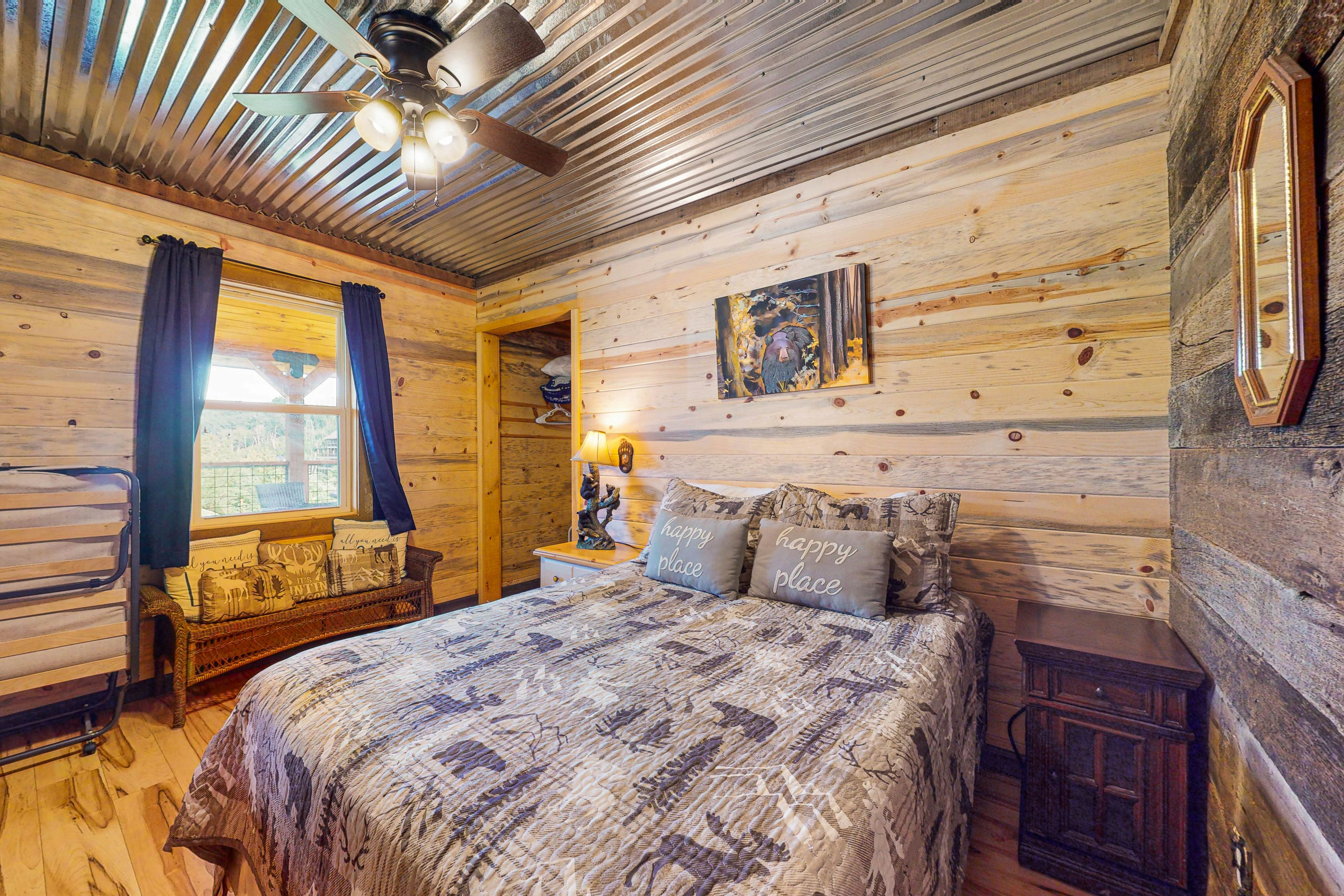 Modern cabin with pools, private hot tub, pool table, & free attraction tickets