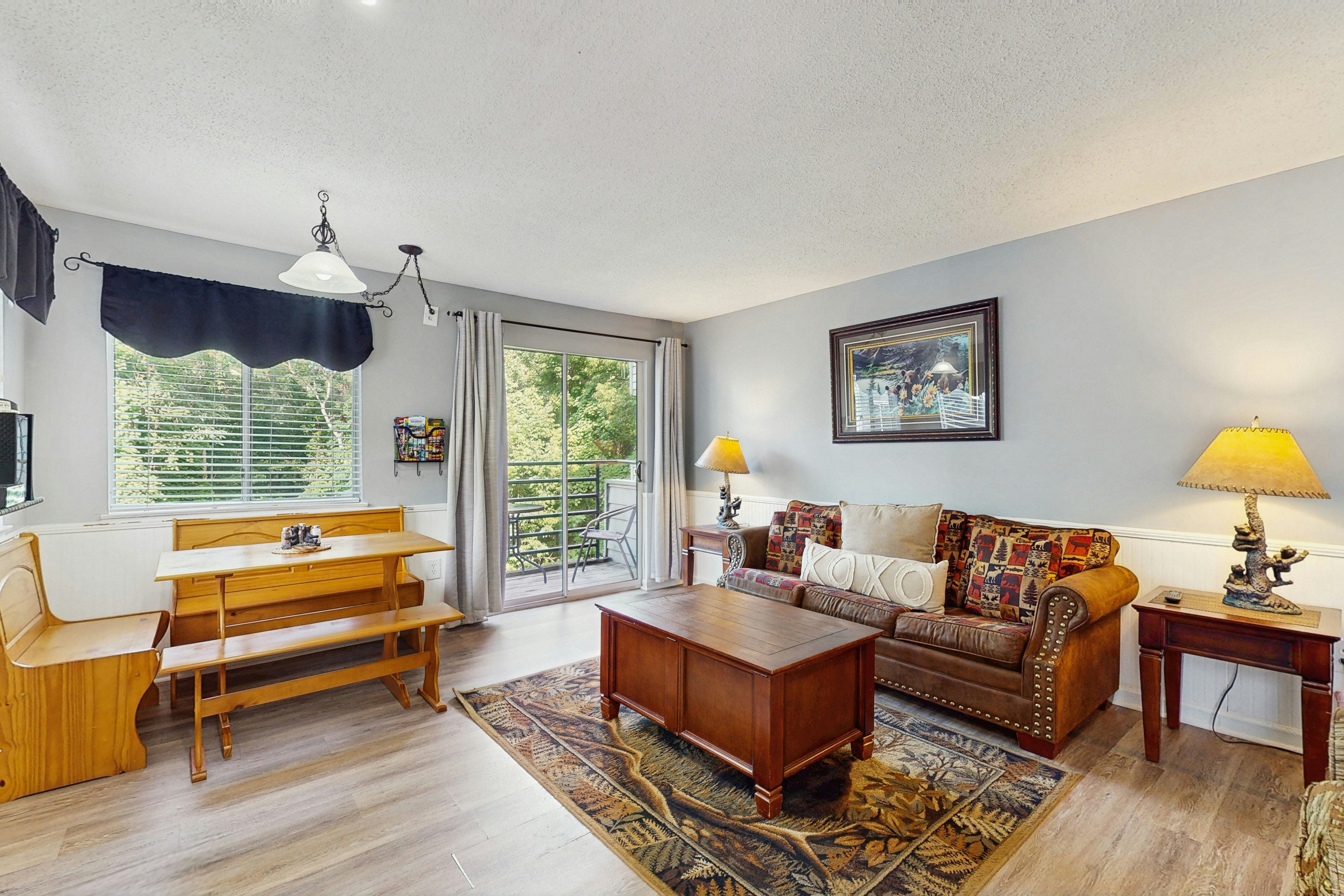 First floor condo w/ shared pools, hot tubs, views, easy access to trails