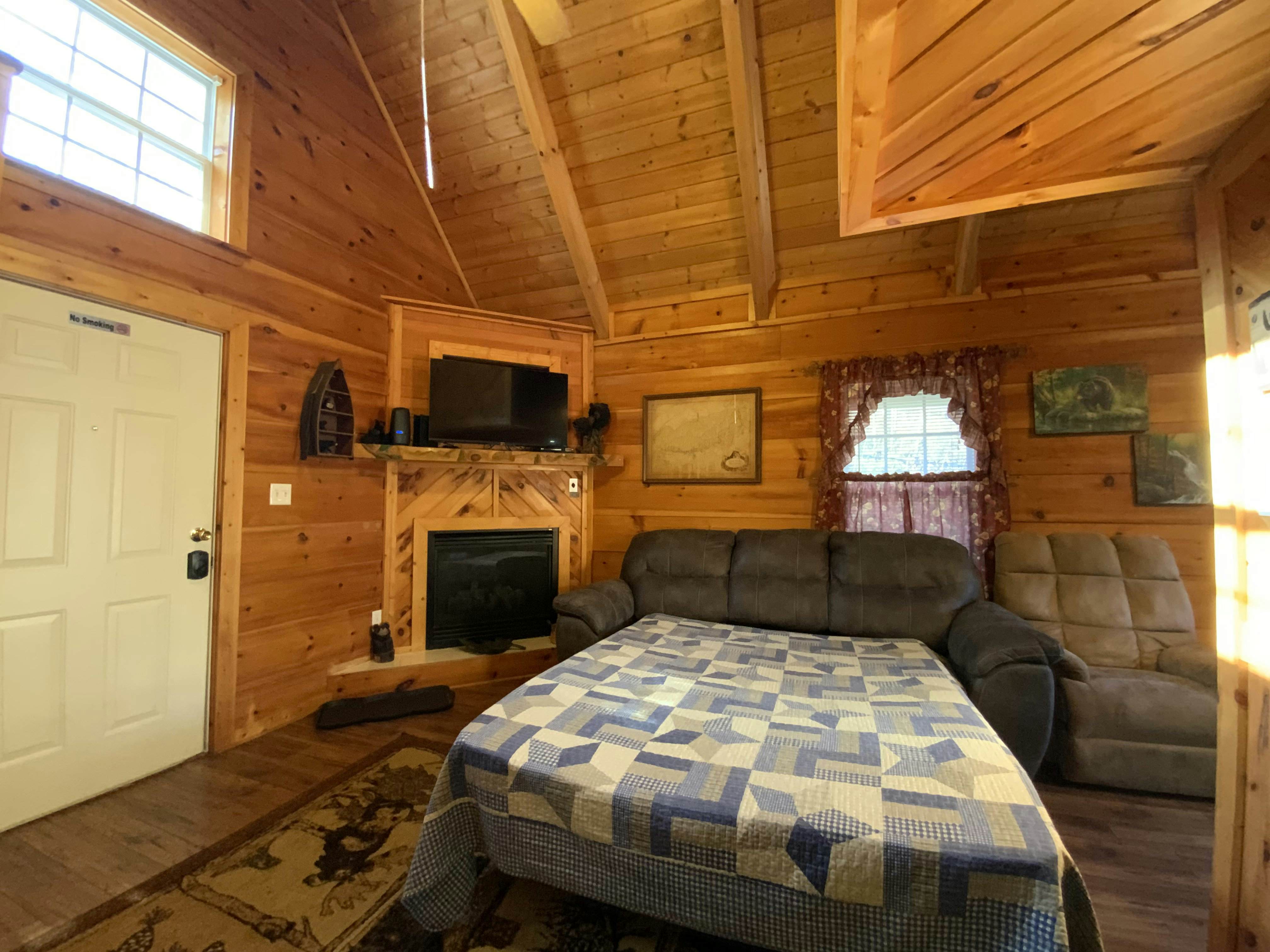 Smokies Cabin, Sleeps 6・Hot Tub・Fireplace・Deck