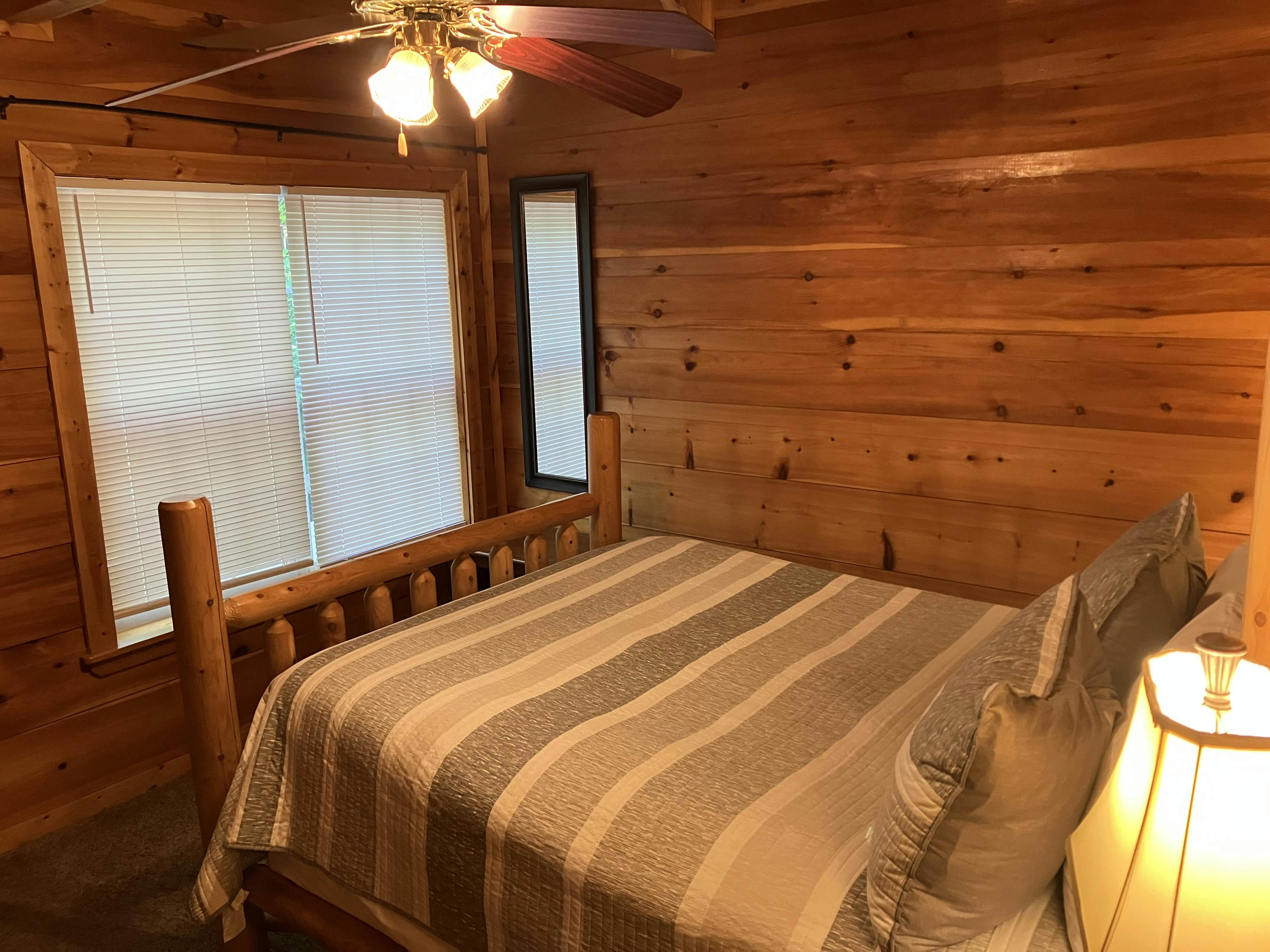 Smokies Cabin, Sleeps 6・Hot Tub・Fireplace・Deck