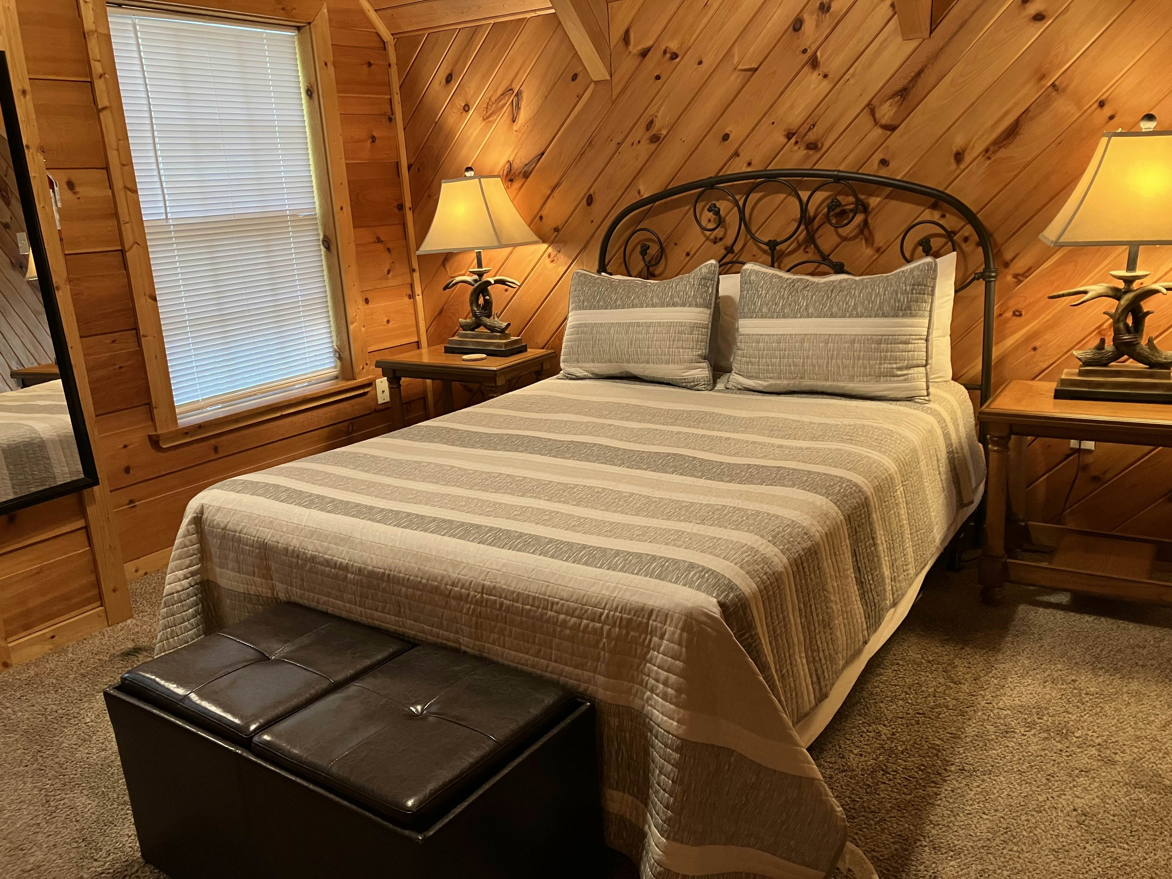 Smokies Cabin, Sleeps 6・Hot Tub・Fireplace・Deck