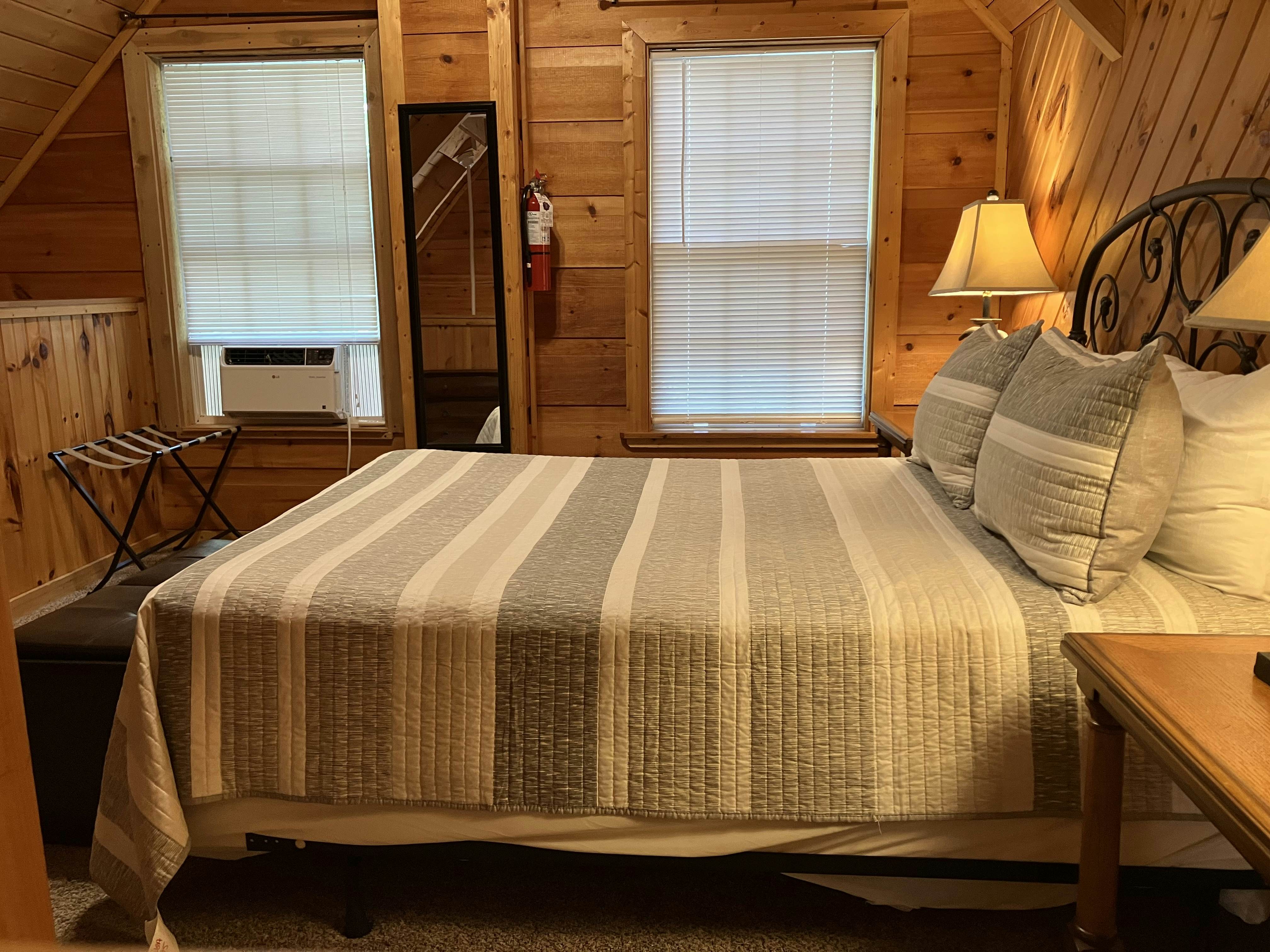 Smokies Cabin, Sleeps 6・Hot Tub・Fireplace・Deck