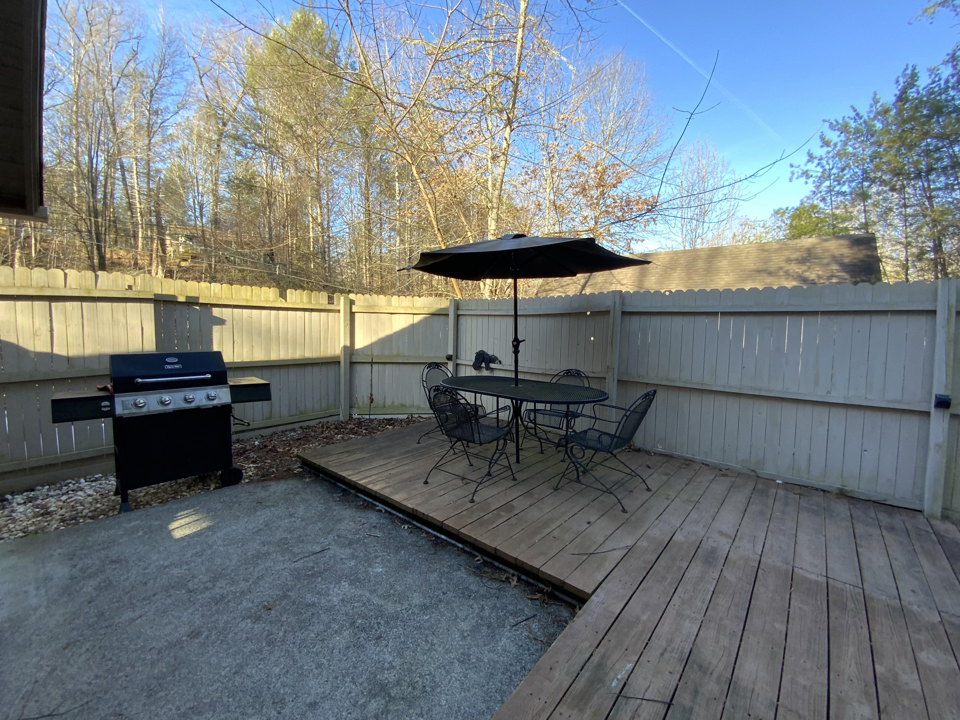 Smokies Cabin, Sleeps 6・Hot Tub・Fireplace・Deck