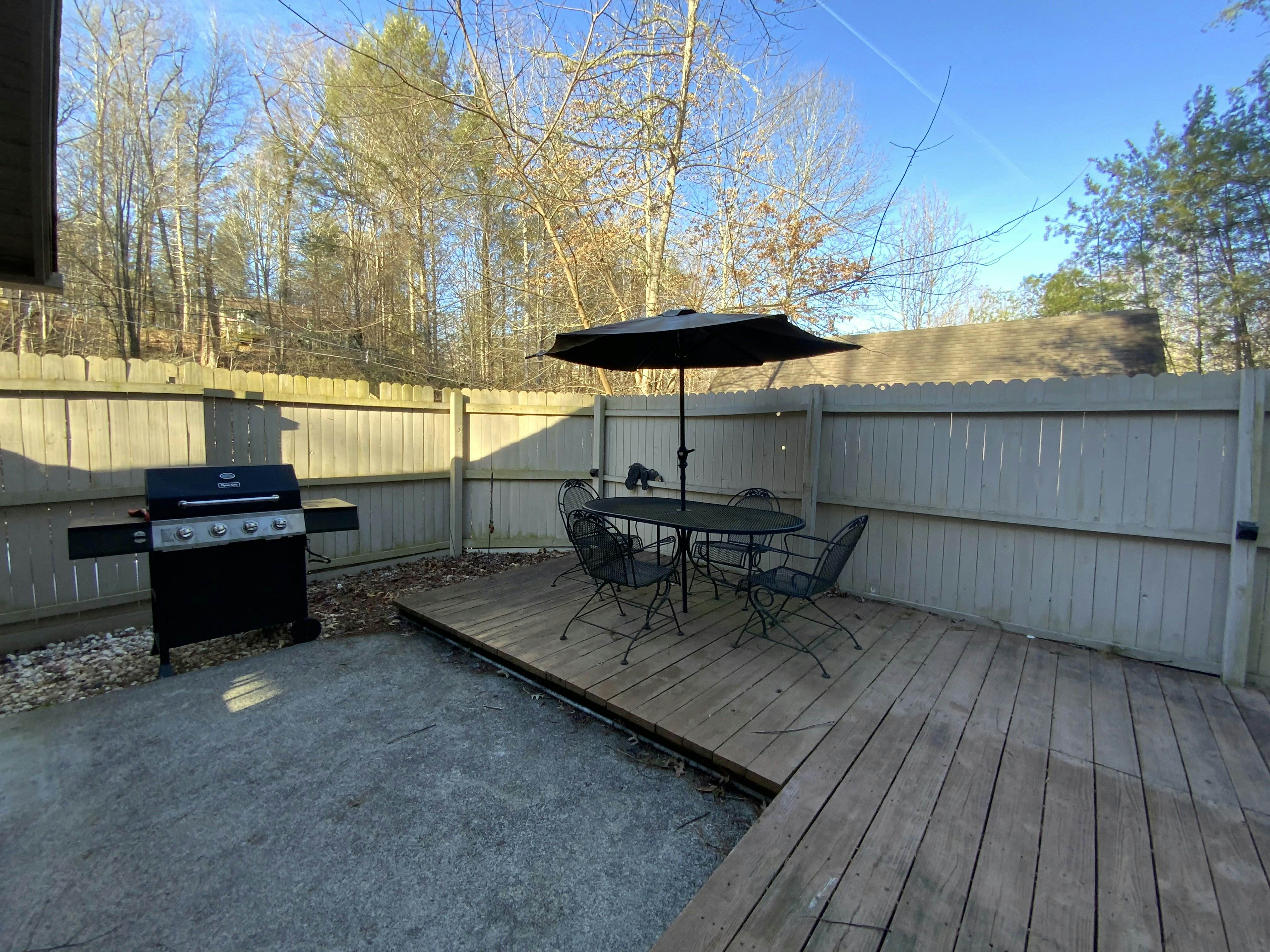 Smokies Cabin, Sleeps 6・Hot Tub・Fireplace・Deck