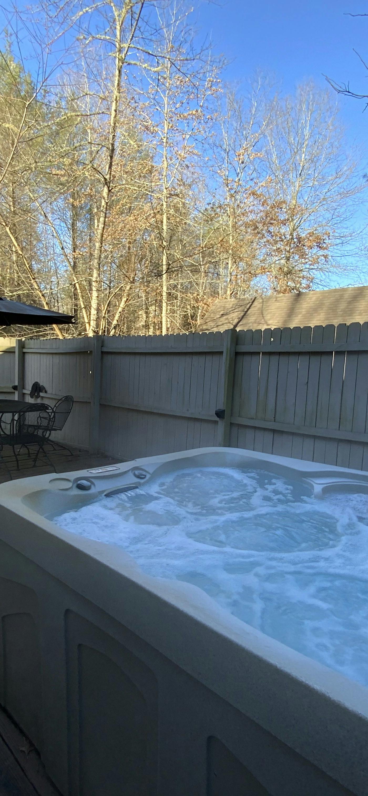 Gatlinburg Cabin Retreat・Hot Tub・Fireplace・Deck