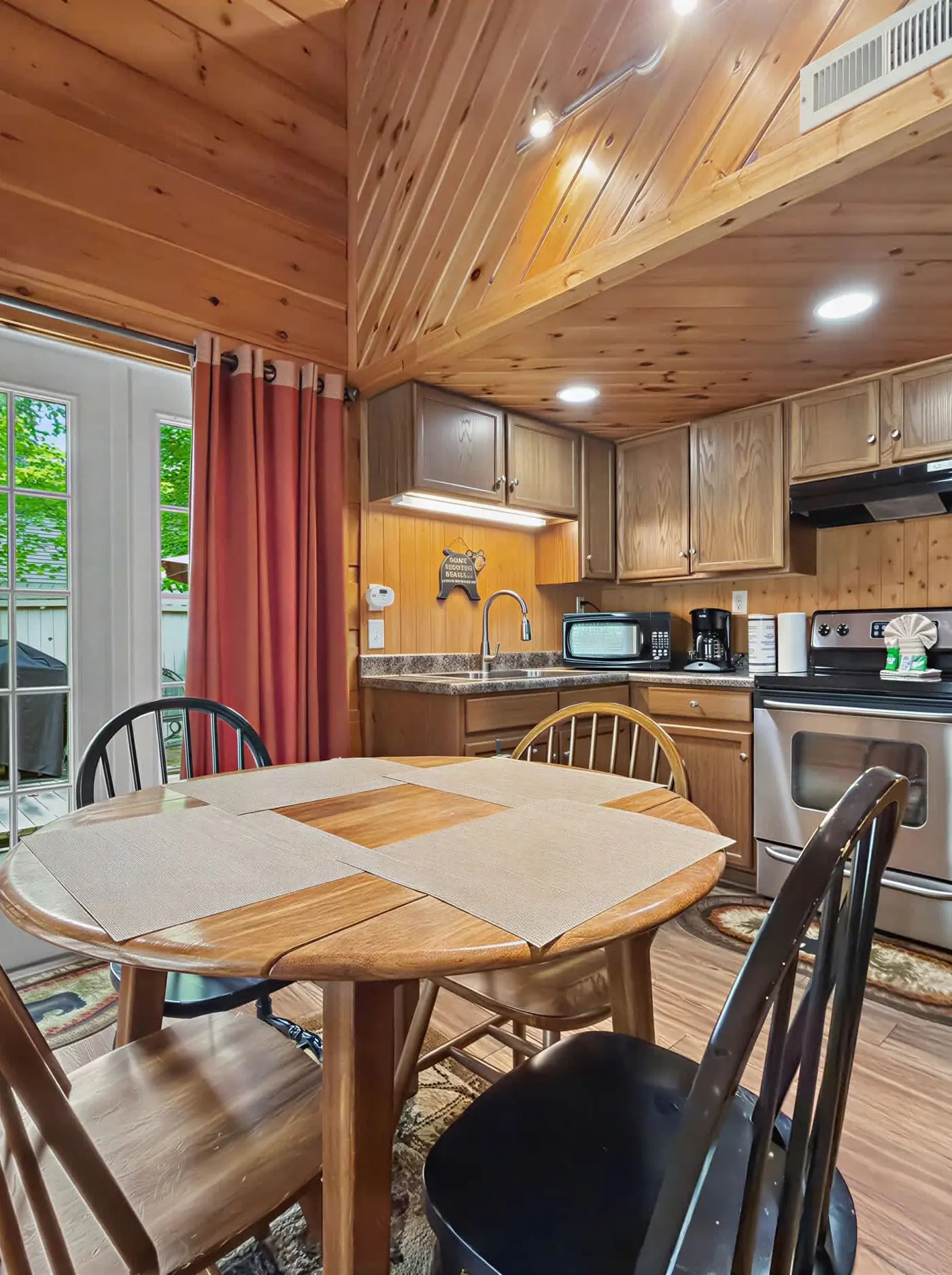 Near Dollywood Cabin Escape・Deck・Private Hot Tub