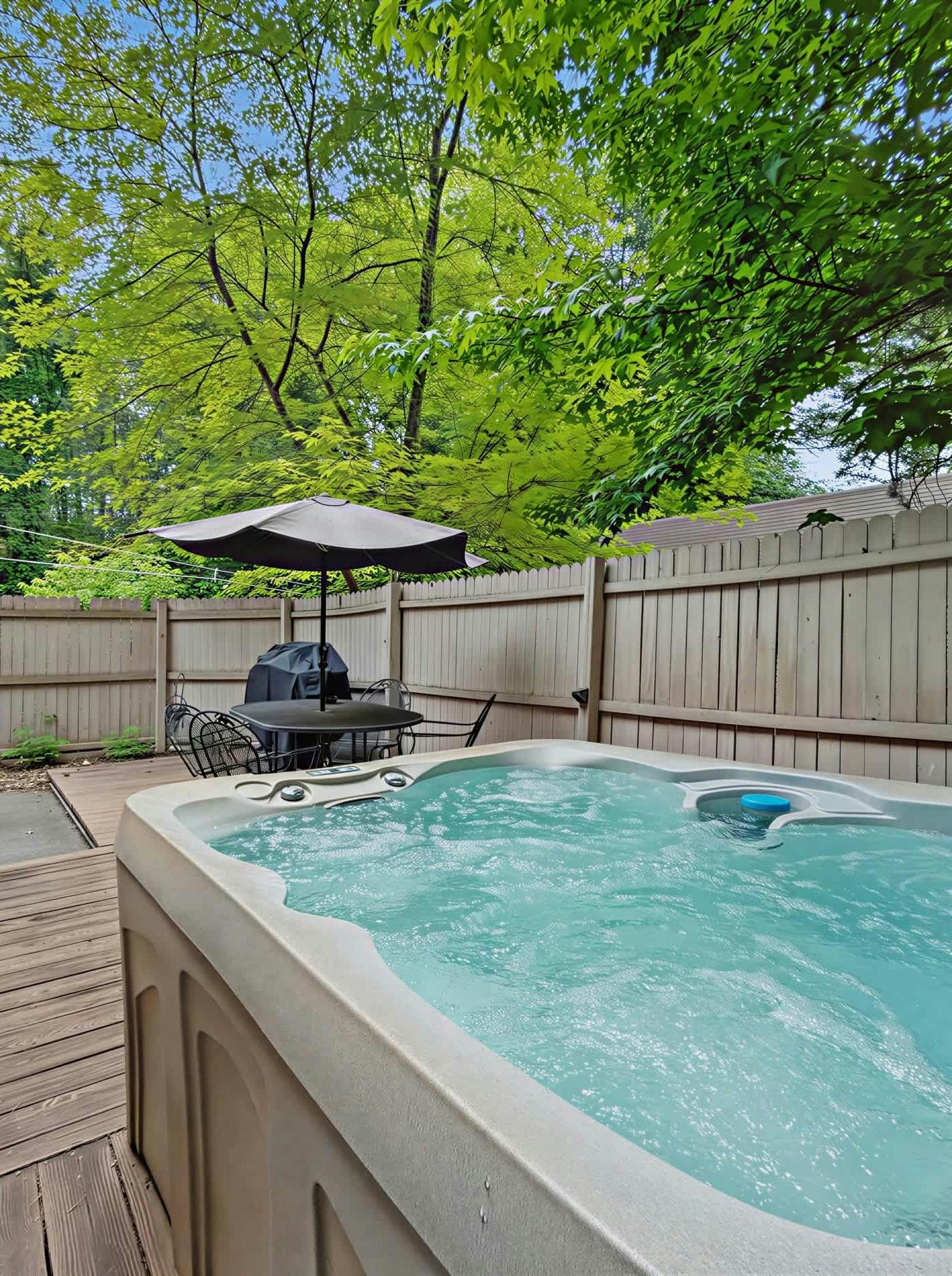 Private Hot Tub・Near Dollywood Cabin Escape・Deck