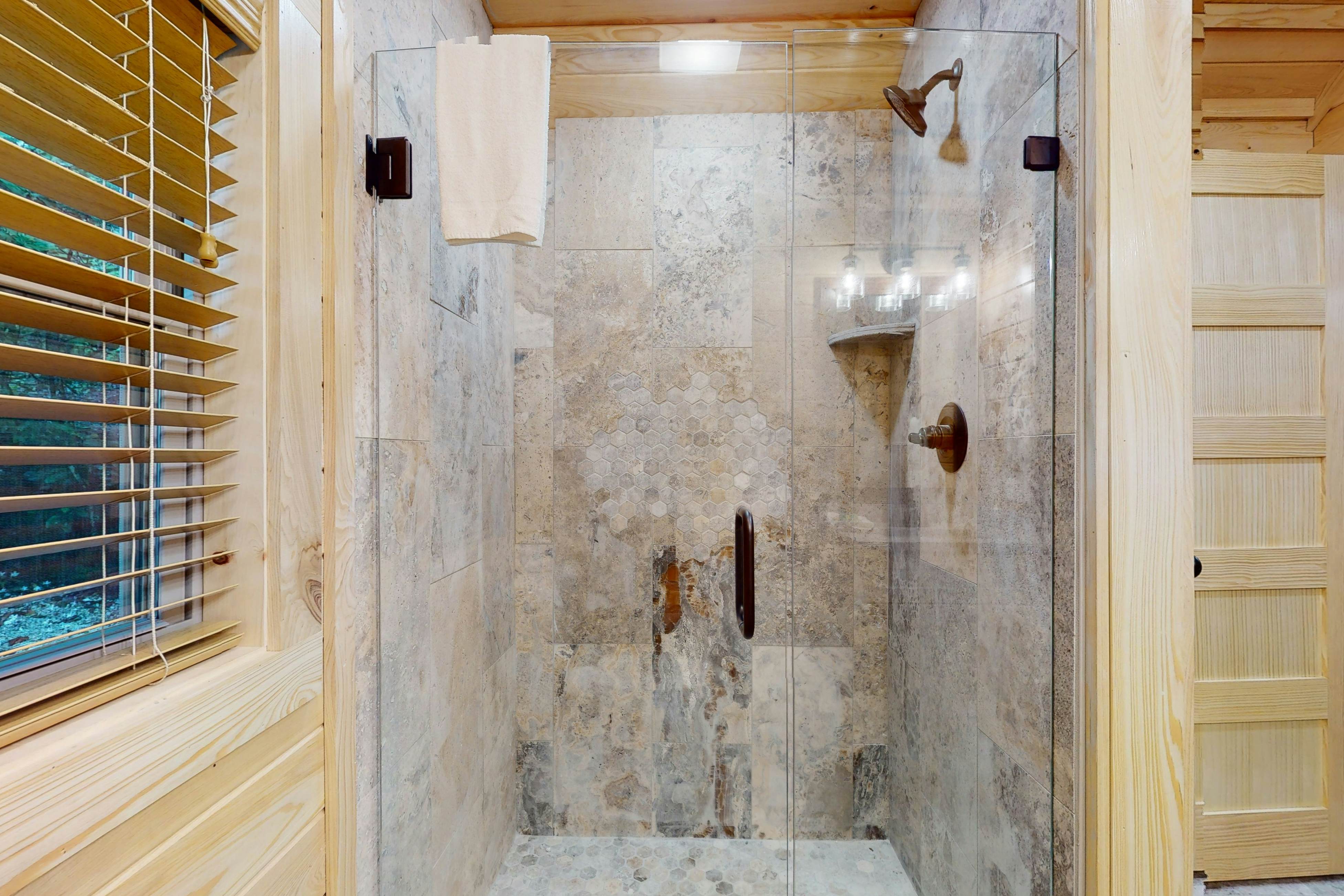 Creekside Cabin W Firepit, Sleeps 2・Tranquil Views