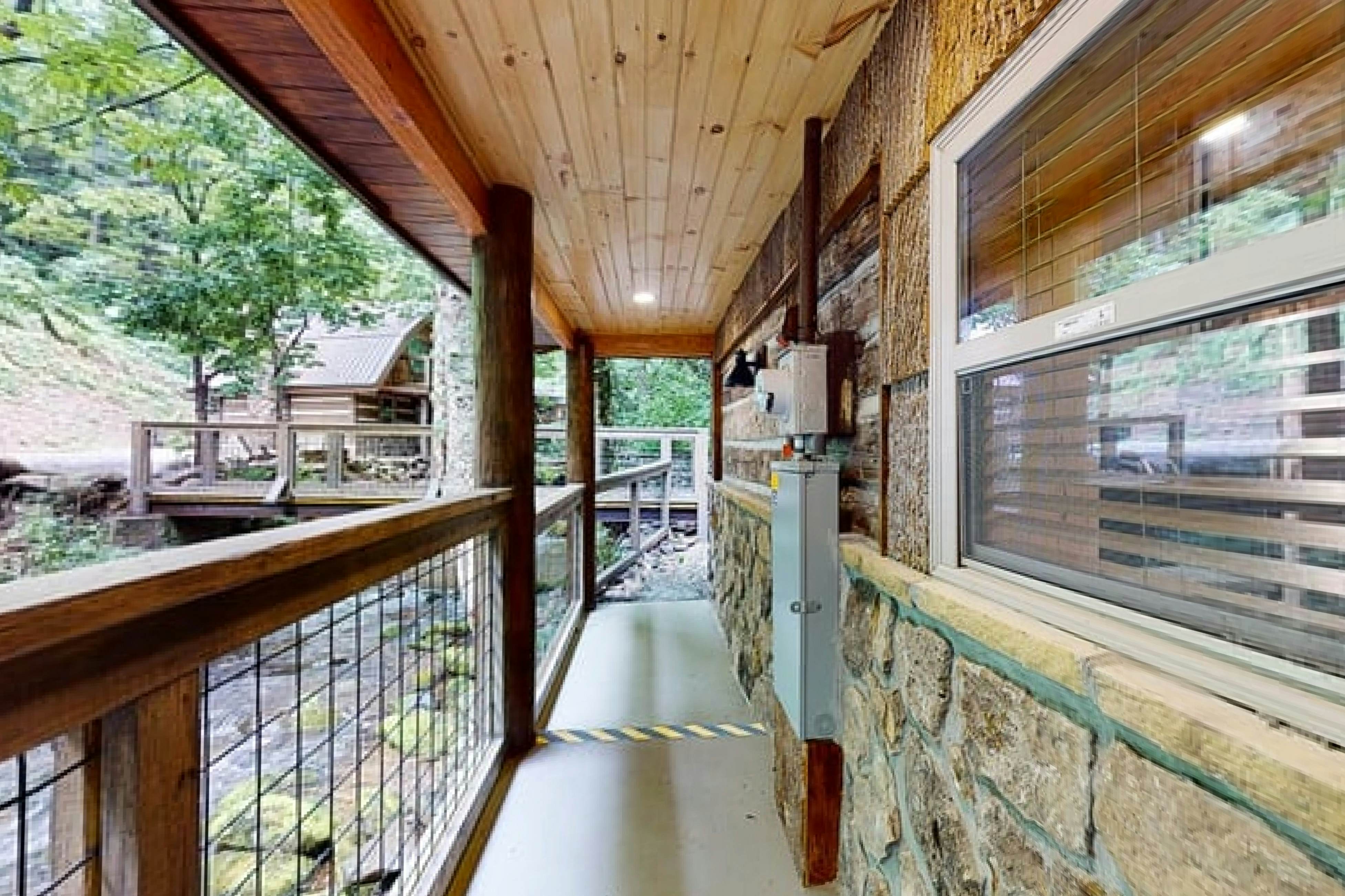 Creekside Cabin W Firepit, Sleeps 2・Tranquil Views