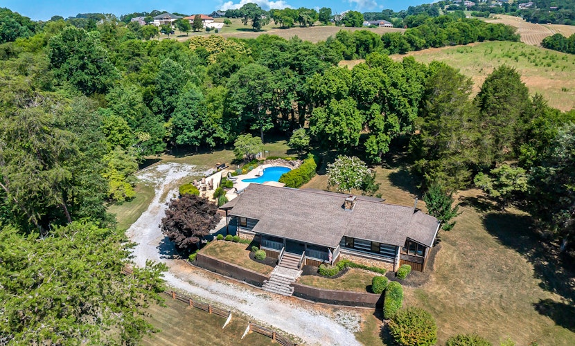 Spacious Serene Cabin, Sleep 14・Pool・Hot Tub・Games