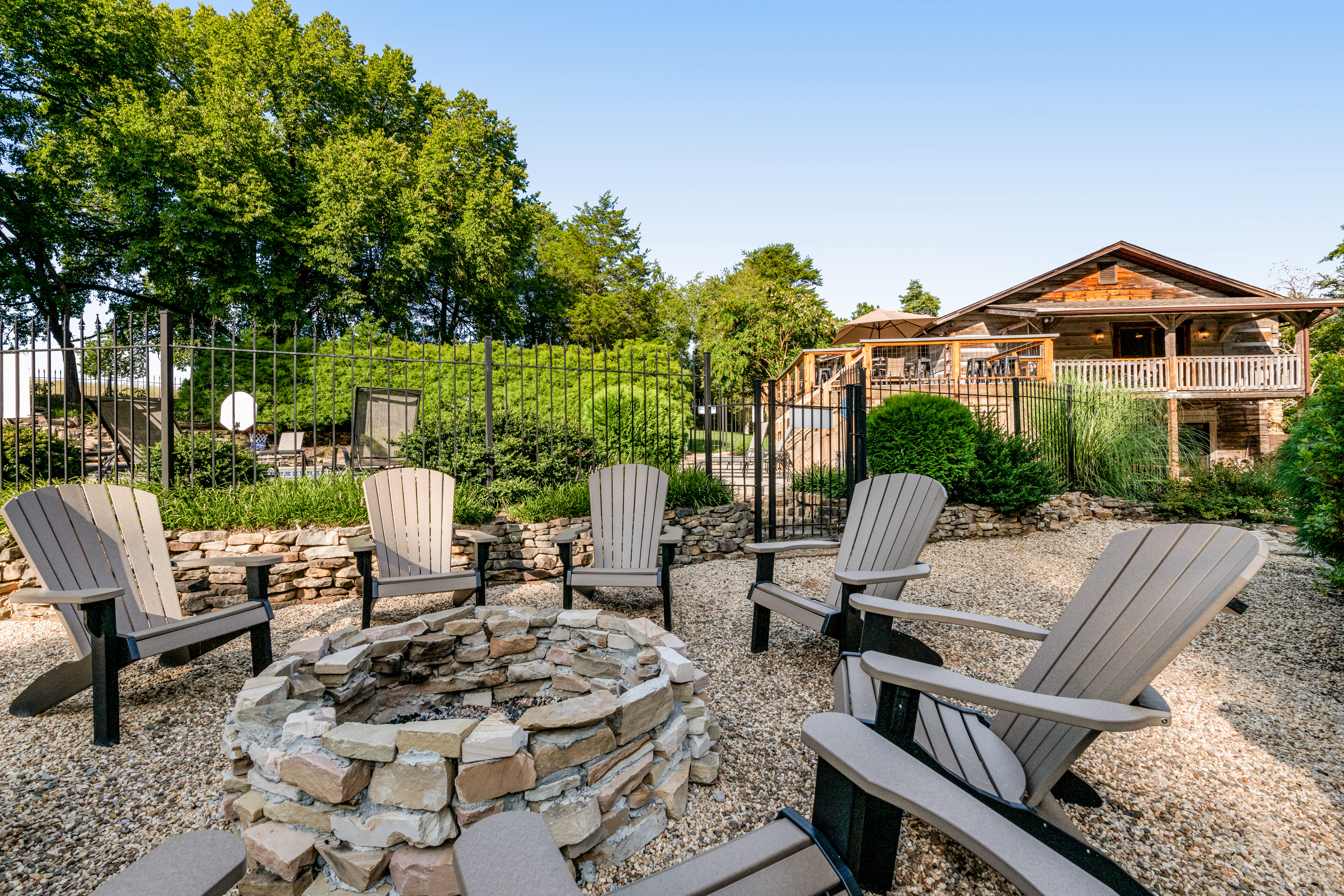 Spacious Serene Cabin, Sleep 14・Pool・Hot Tub・Games