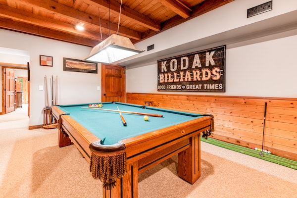 Spacious Serene Cabin, Sleep 14・Pool・Hot Tub・Games