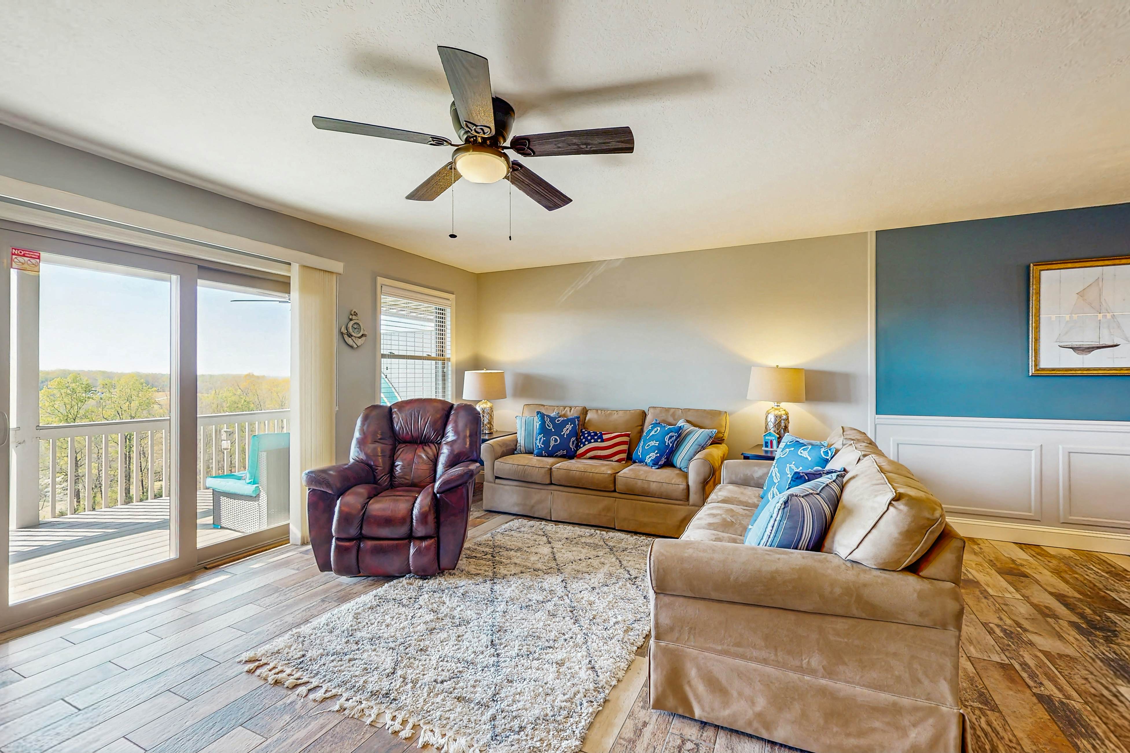 Homey Lakeview Condo W/ Pool &. Tennis Ct Access