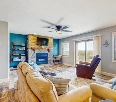 Homey Lakeview Condo, Sleeps 10, Pool-Tennis Access