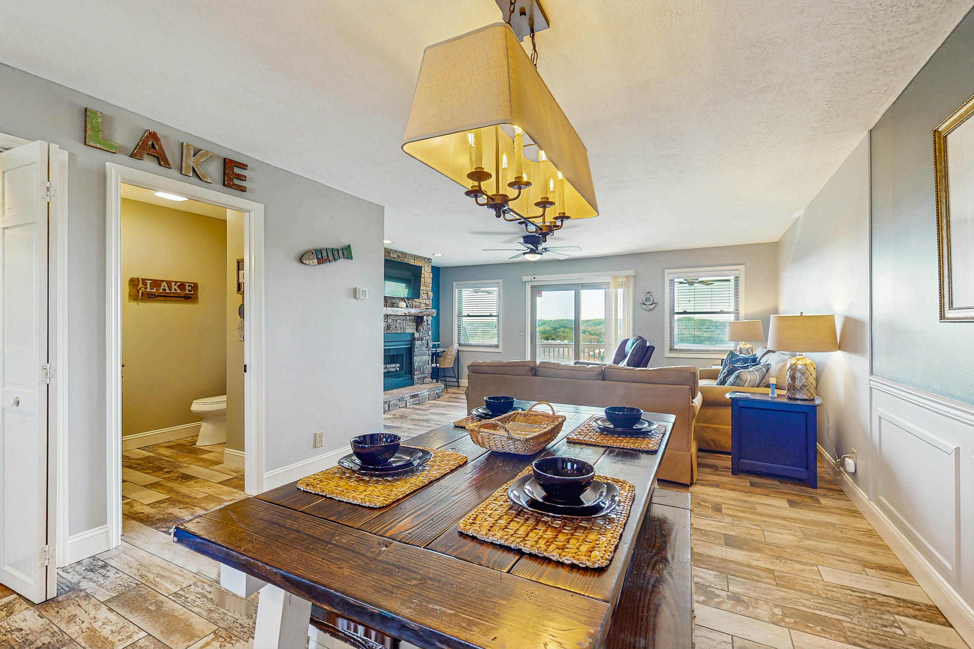 Homey Lakeview Condo W/ Pool &. Tennis Ct Access