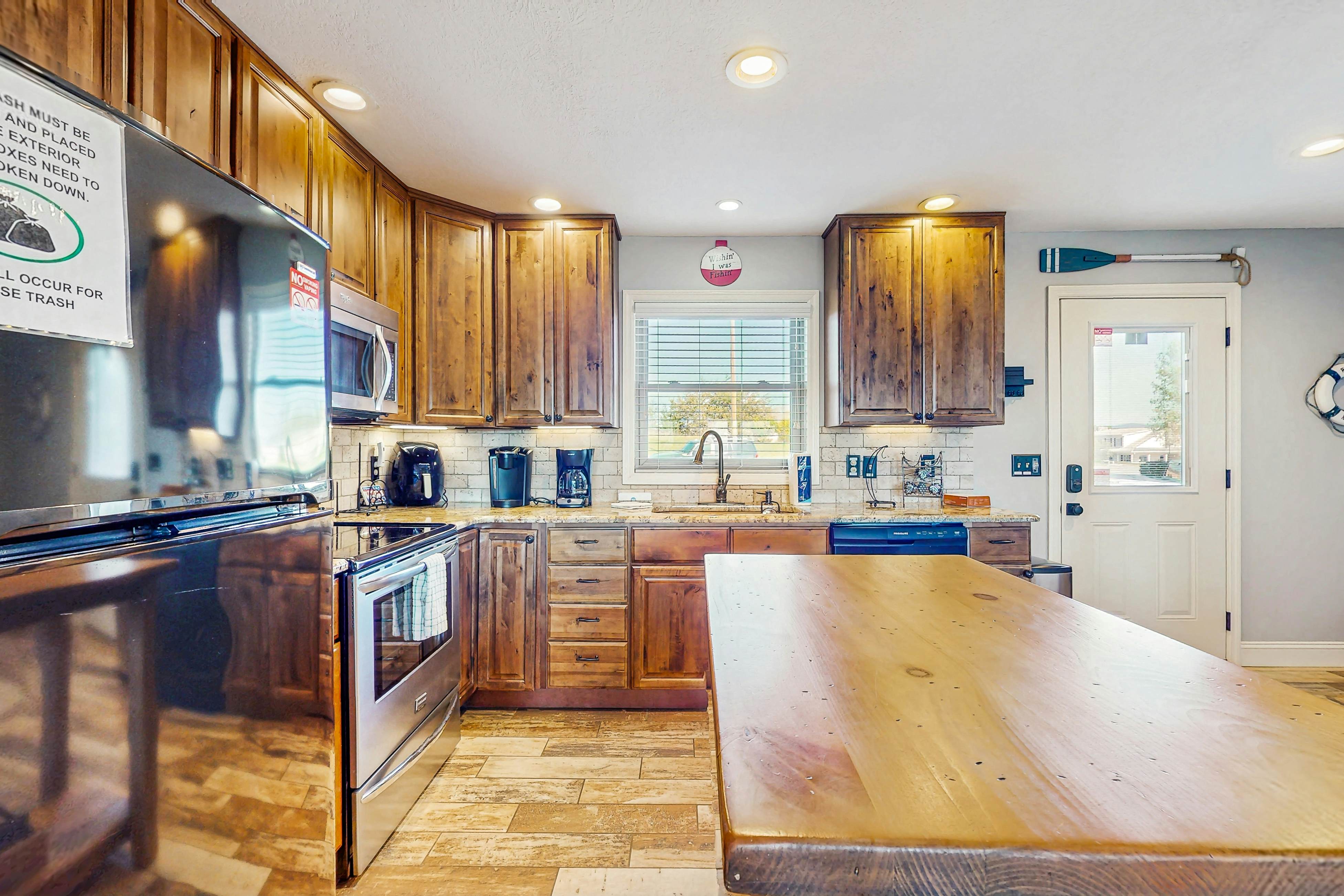 Homey Lakeview Condo W/ Pool &. Tennis Ct Access